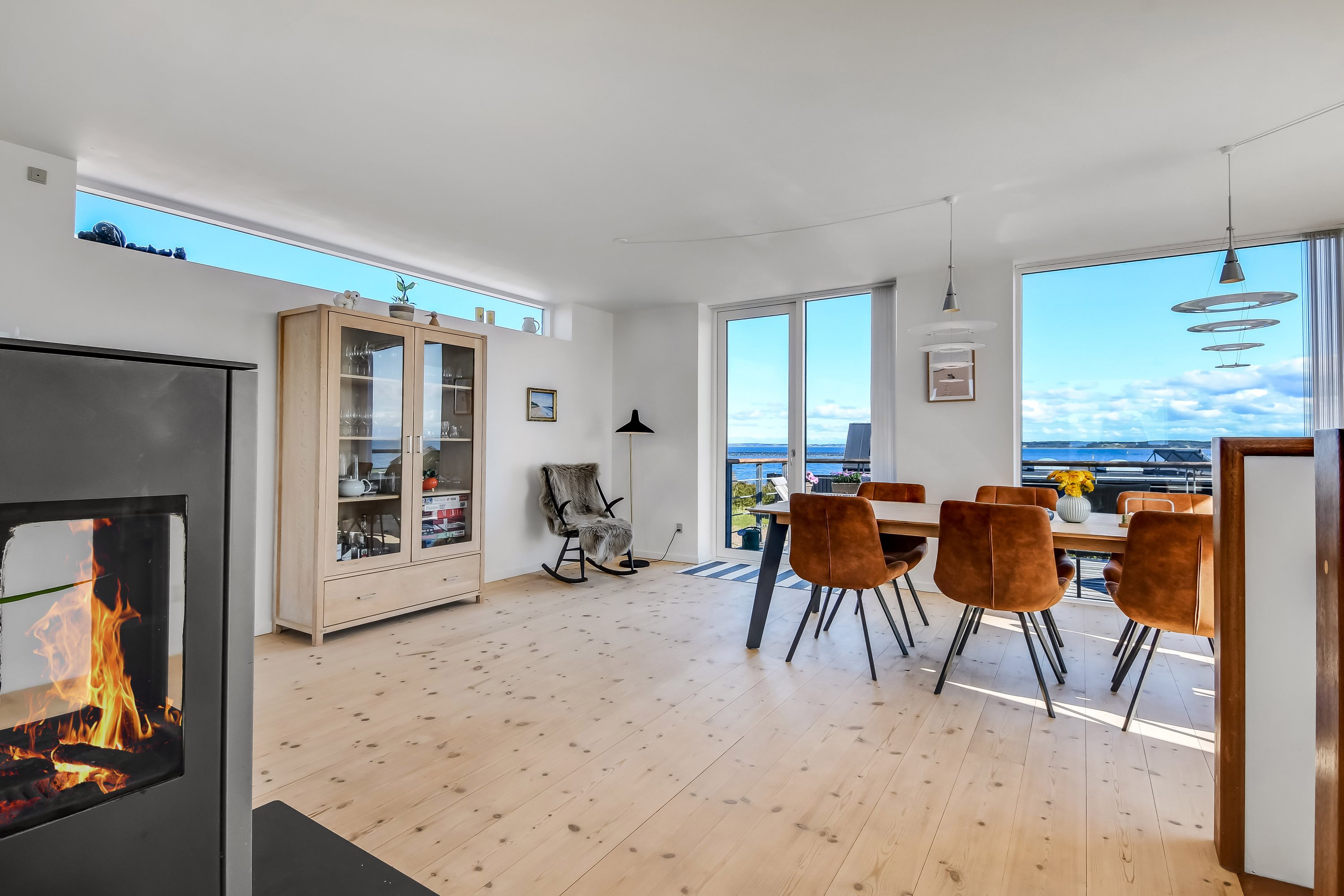 Fremhævet stue billede i fuldskærmstilstand. Billede af Gl Færgevej 14, Oddesund Syd, 7600 Struer