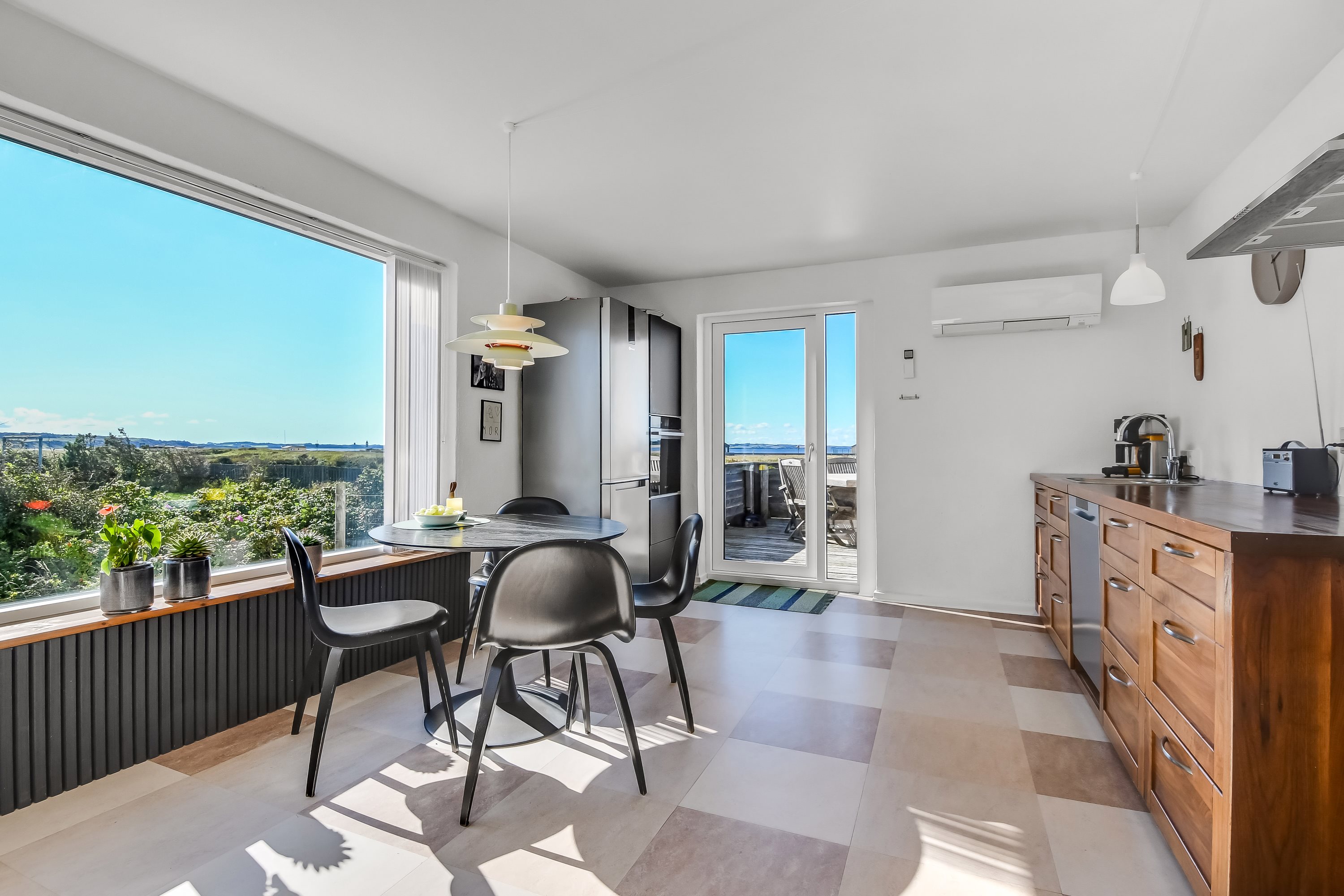 Fremhævet stue billede i fuldskærmstilstand. Billede af Gl Færgevej 14, Oddesund Syd, 7600 Struer