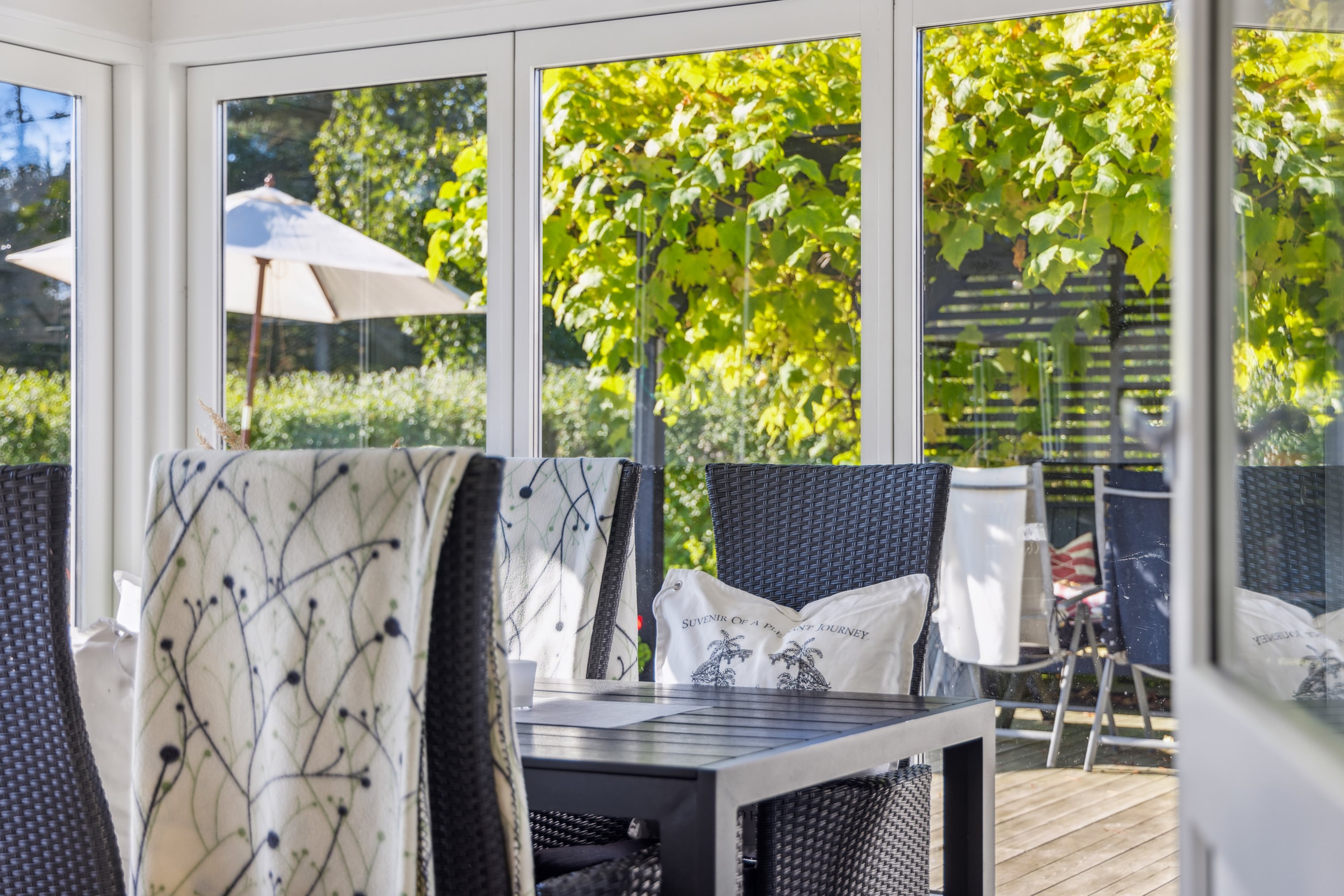 Fremhævet udestue billede i fuldskærmstilstand. Billede af Jupitervej 16, Gl Bisnap, 9370 Hals