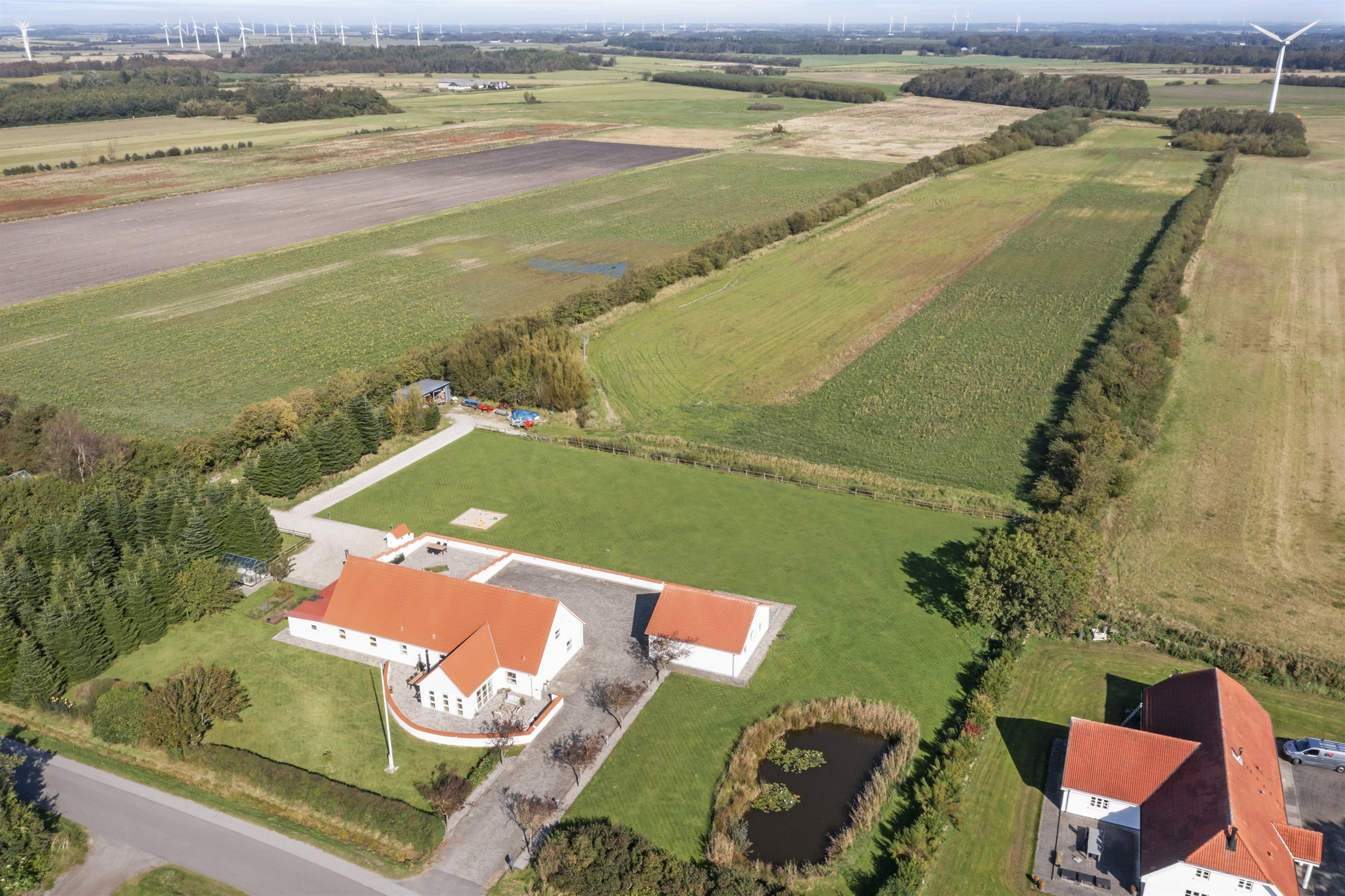 Fremhævet luftfoto billede i fuldskærmstilstand. Billede af Milbakvej 64, 9381 Sulsted