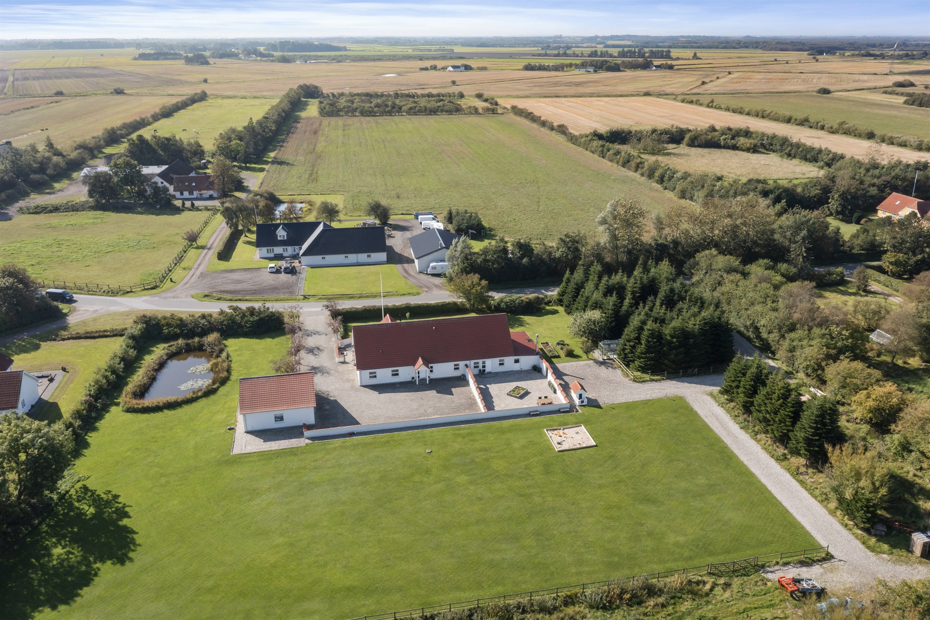 Fremhævet luftfoto billede i fuldskærmstilstand. Billede af Milbakvej 64, 9381 Sulsted