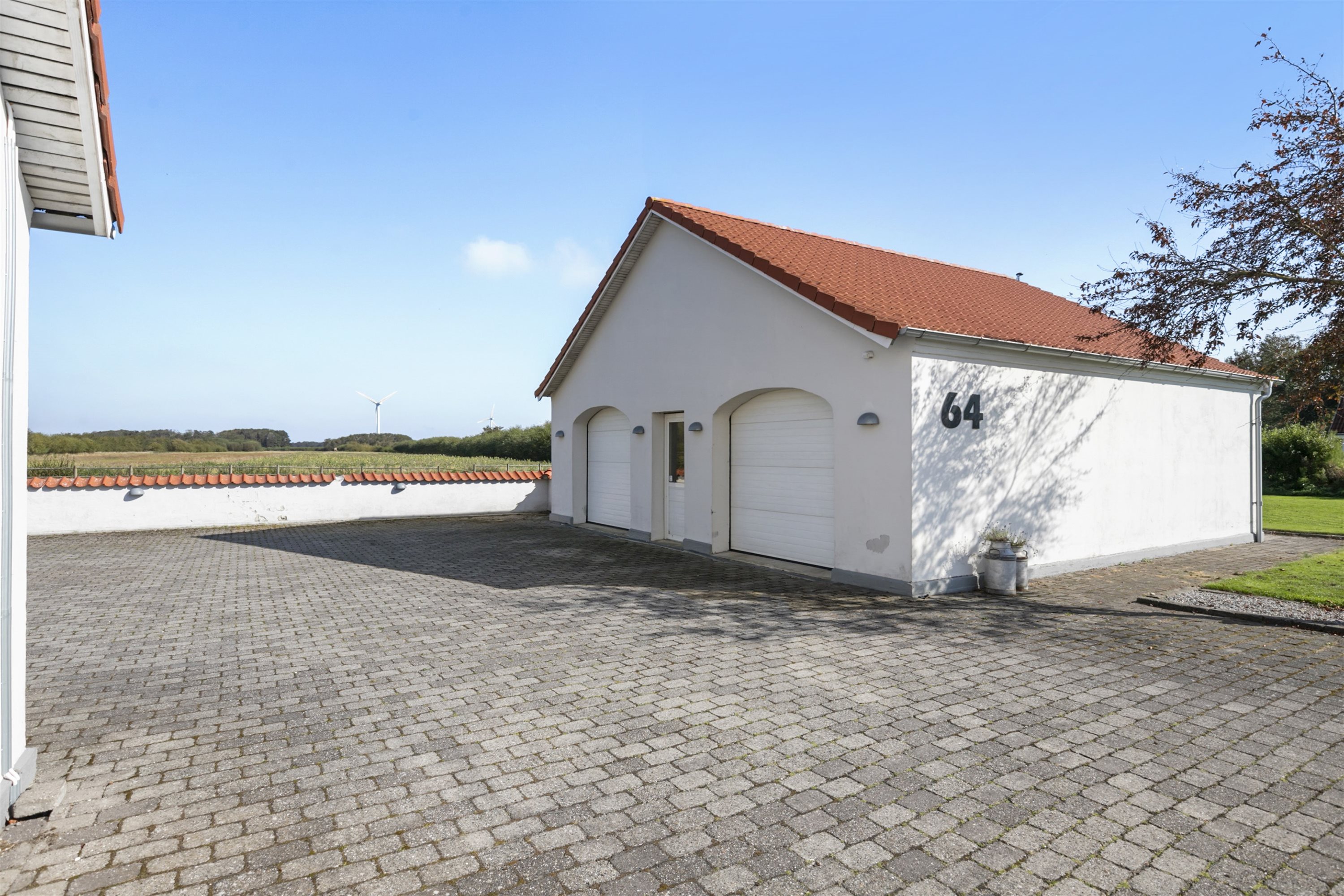 Fremhævet garage billede i fuldskærmstilstand. Billede af Milbakvej 64, 9381 Sulsted