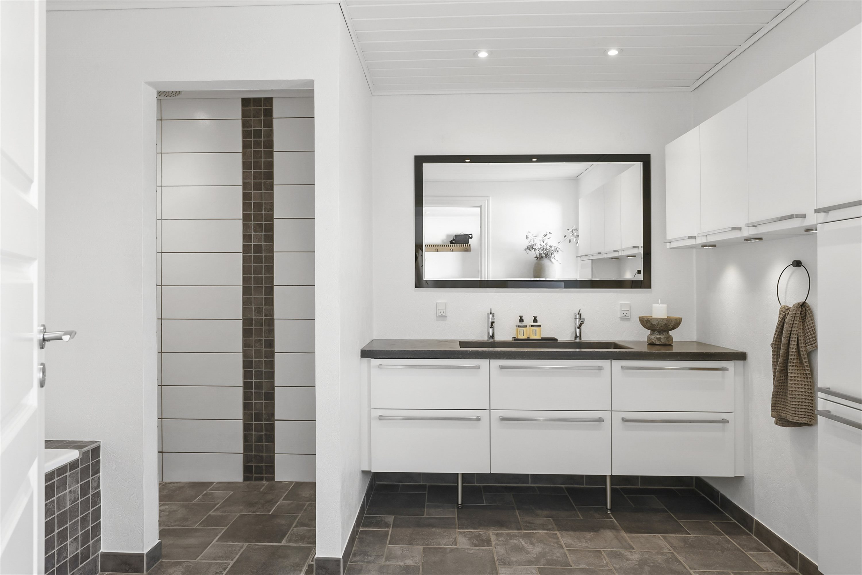 Fremhævet badeværelse billede i fuldskærmstilstand. Billede af Milbakvej 64, 9381 Sulsted