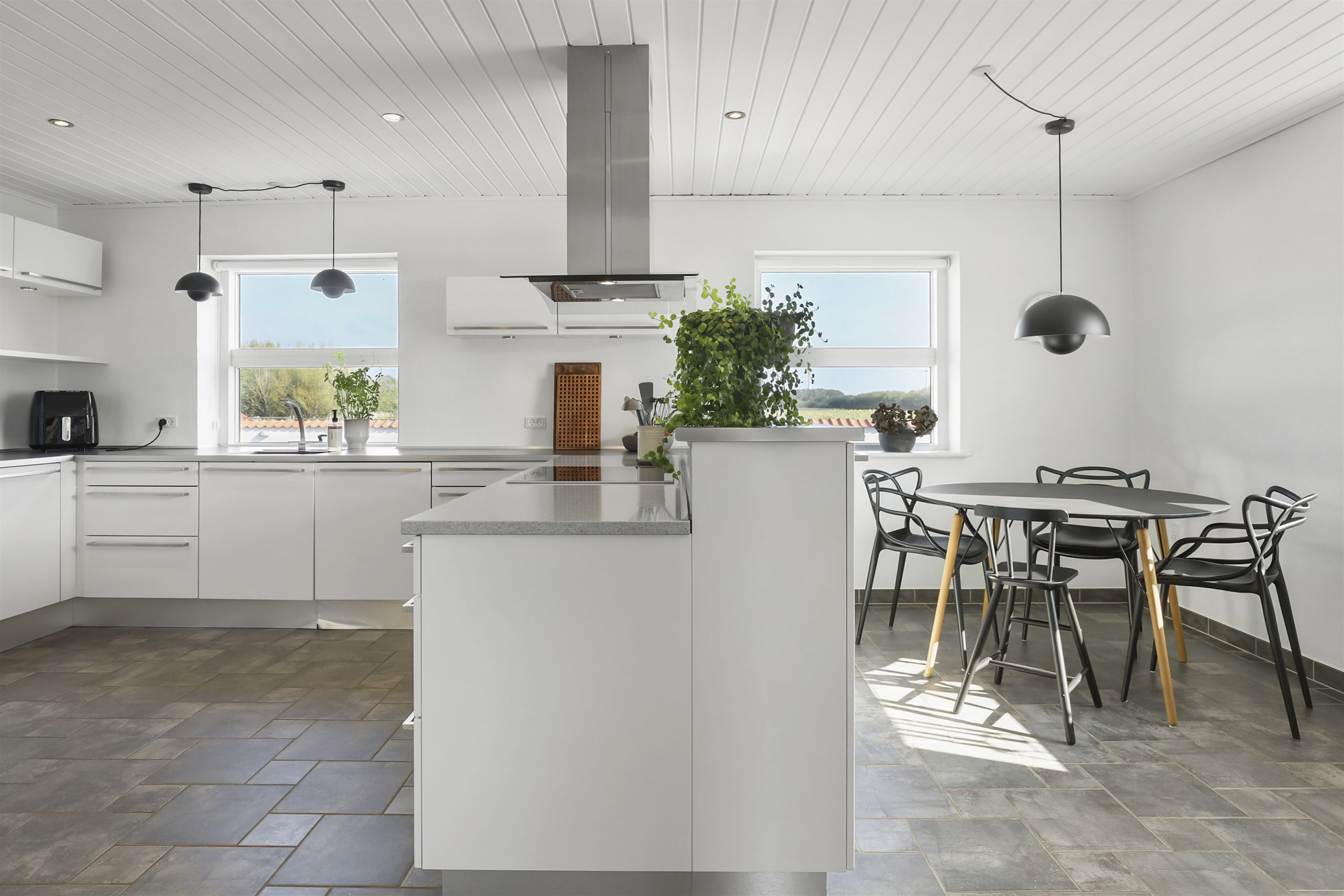 Fremhævet køkken billede i fuldskærmstilstand. Billede af Milbakvej 64, 9381 Sulsted