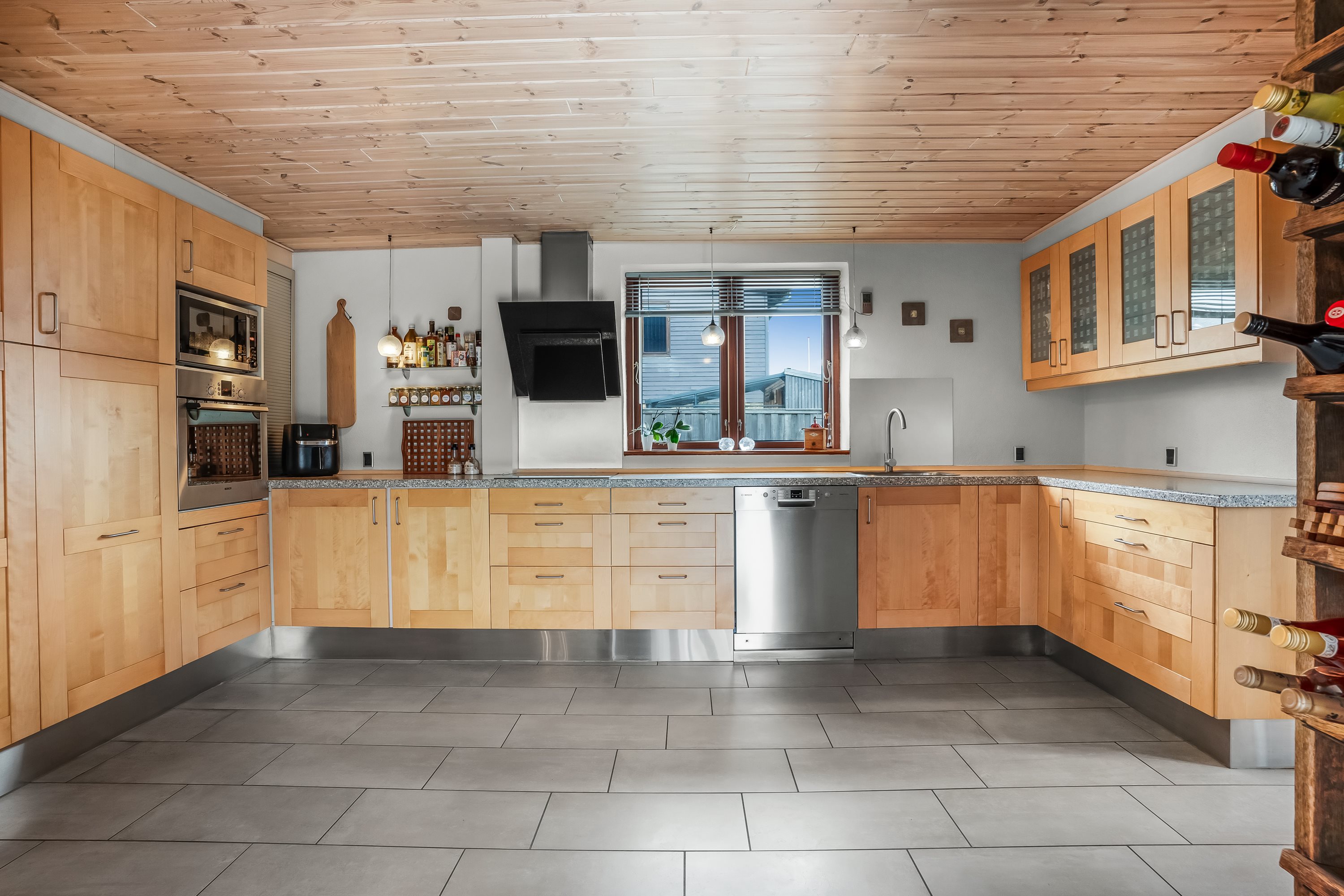 Fremhævet køkken billede i fuldskærmstilstand. Billede af Drosselvej 2, 7680 Thyborøn