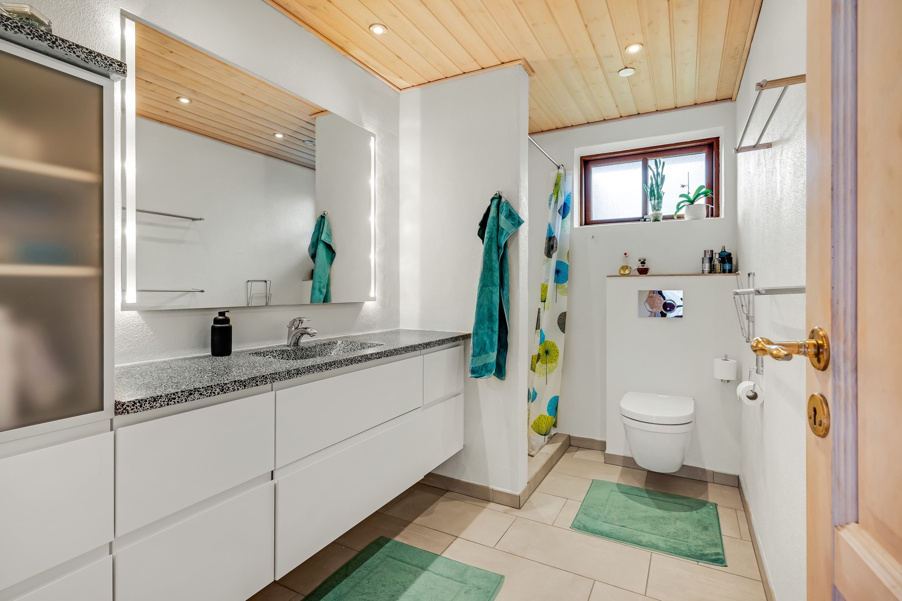 Fremhævet badeværelse billede i fuldskærmstilstand. Billede af Drosselvej 2, 7680 Thyborøn