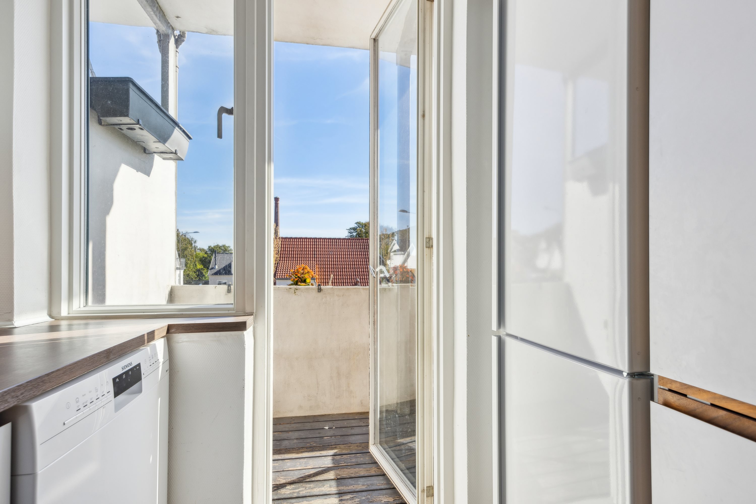 Fremhævet køkken billede i fuldskærmstilstand. Billede af Rolighedsvej 7A, 1. th., 9400 Nørresundby