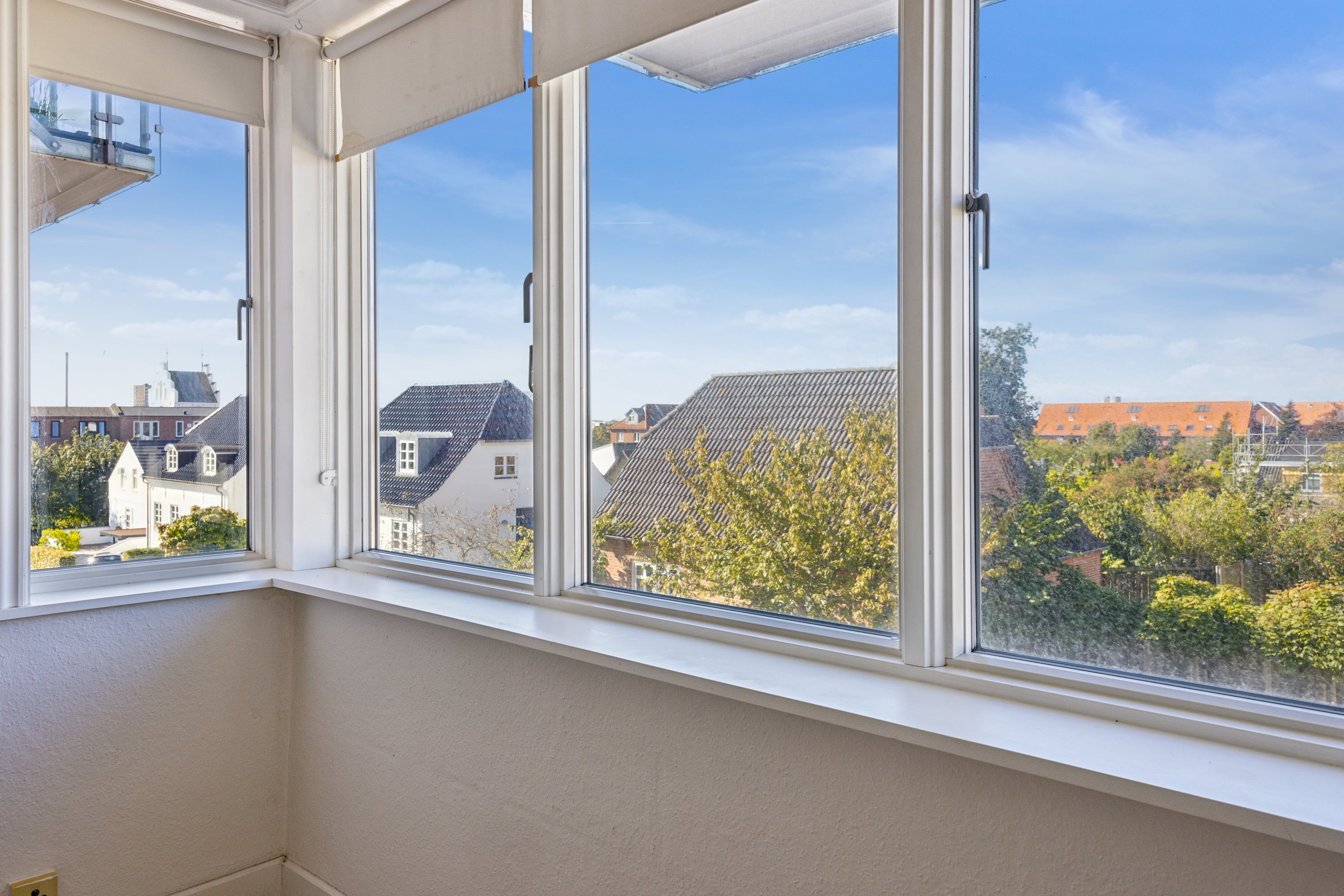 Fremhævet stue billede i fuldskærmstilstand. Billede af Rolighedsvej 7A, 1. th., 9400 Nørresundby