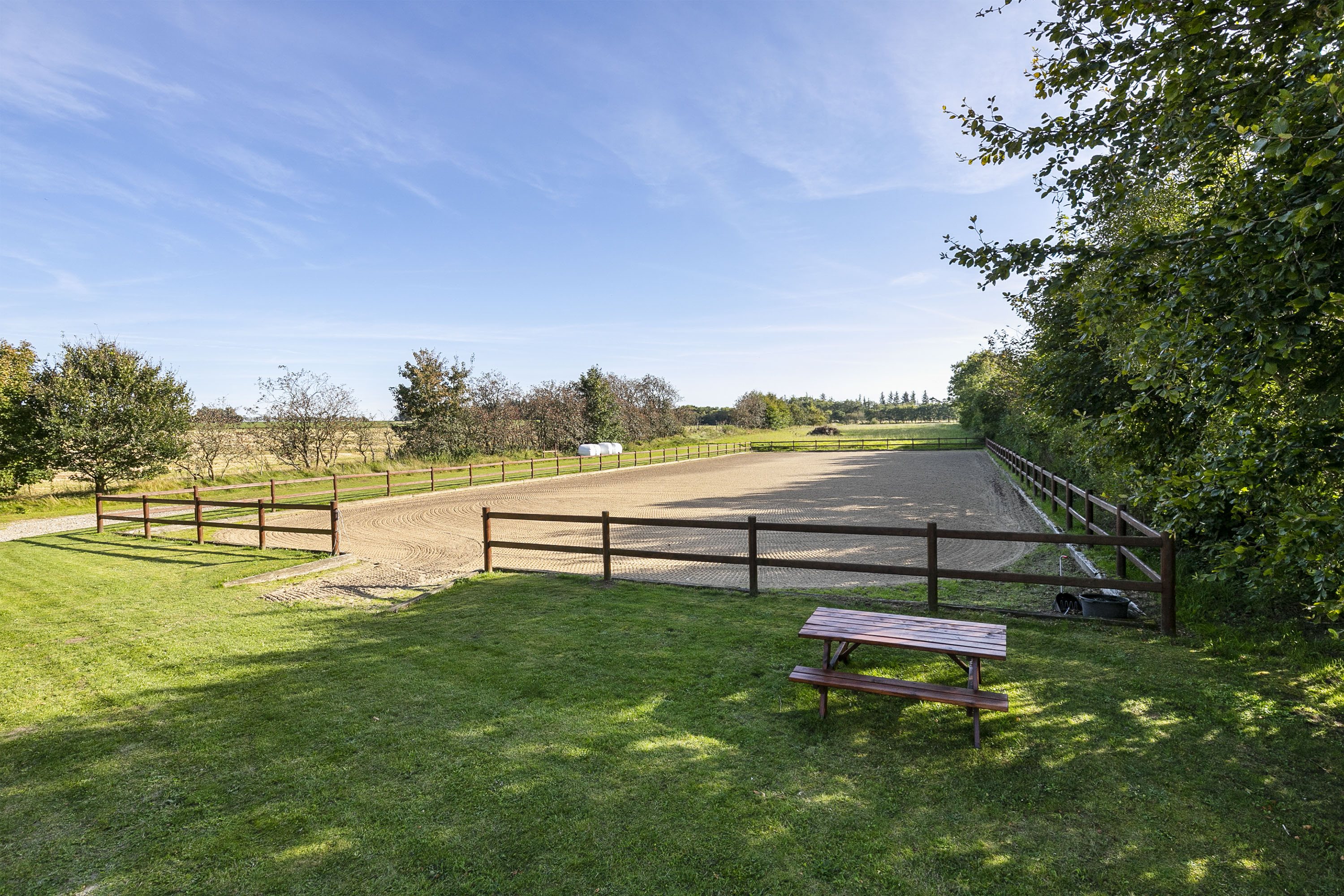 Fremhævet ridebane billede i fuldskærmstilstand. Billede af Halkærvej 91, Skørbæk, 9240 Nibe