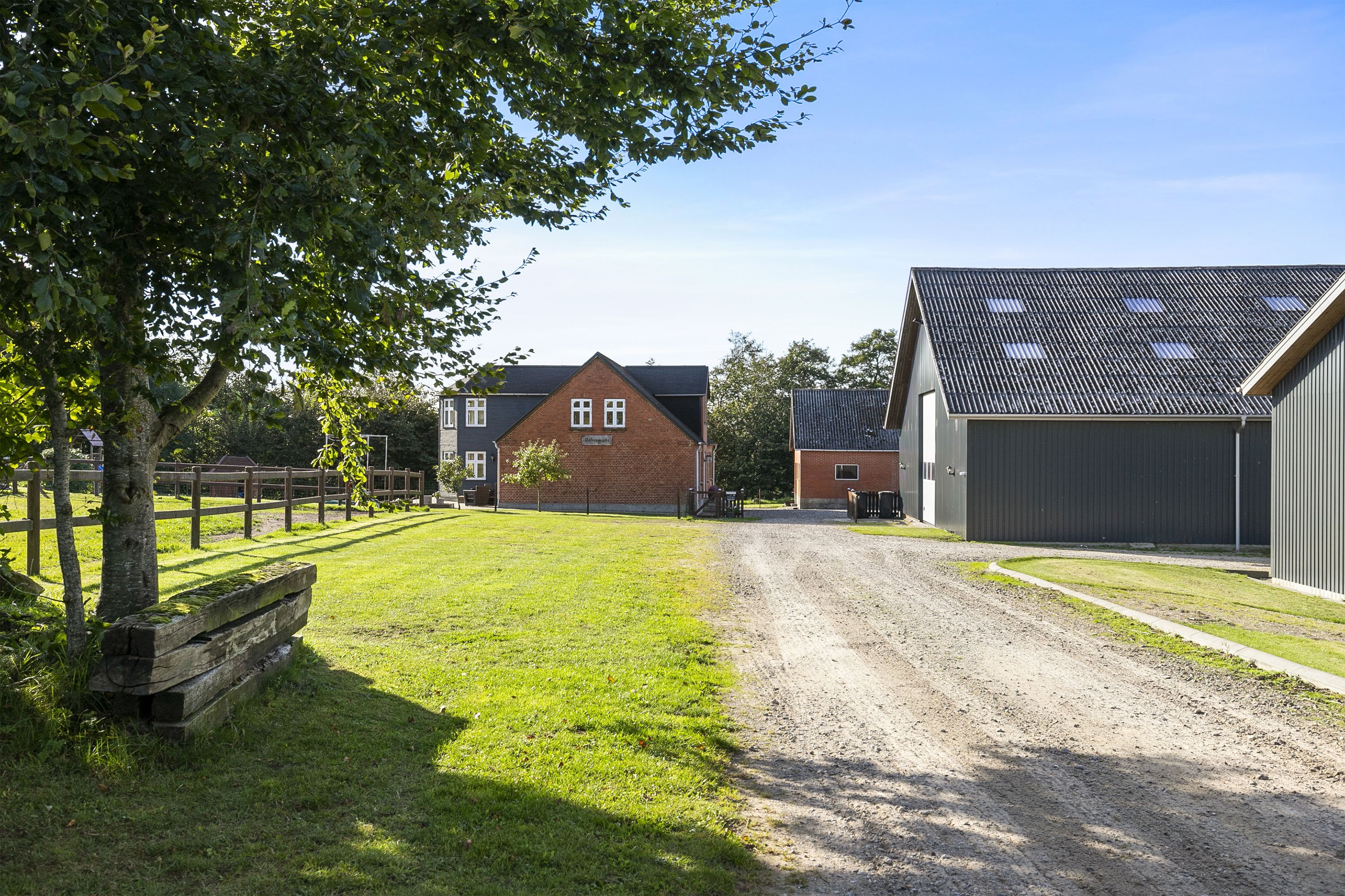 Fremhævet indkørsel billede i fuldskærmstilstand. Billede af Halkærvej 91, Skørbæk, 9240 Nibe