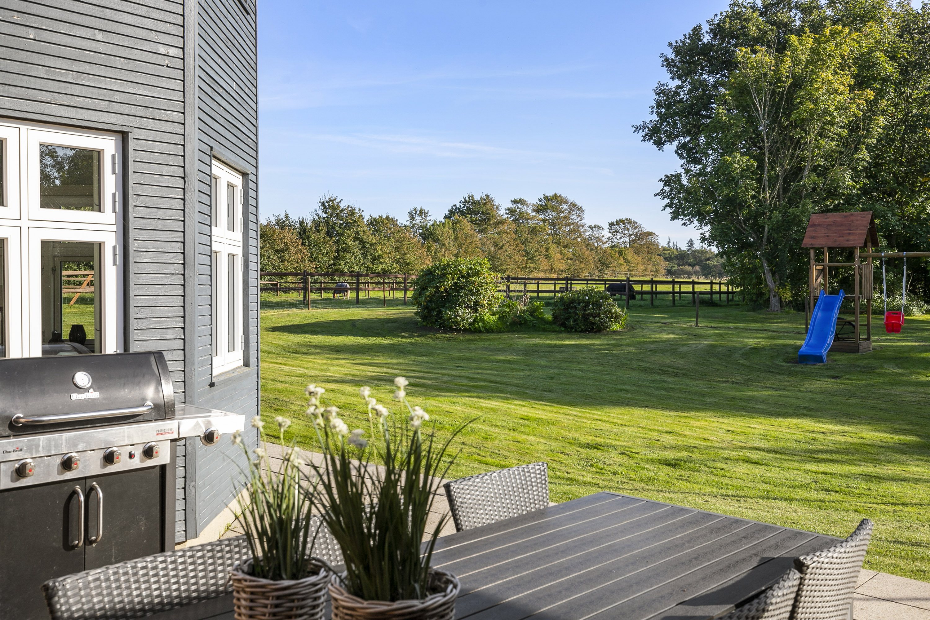 Fremhævet terrasse billede i fuldskærmstilstand. Billede af Halkærvej 91, Skørbæk, 9240 Nibe