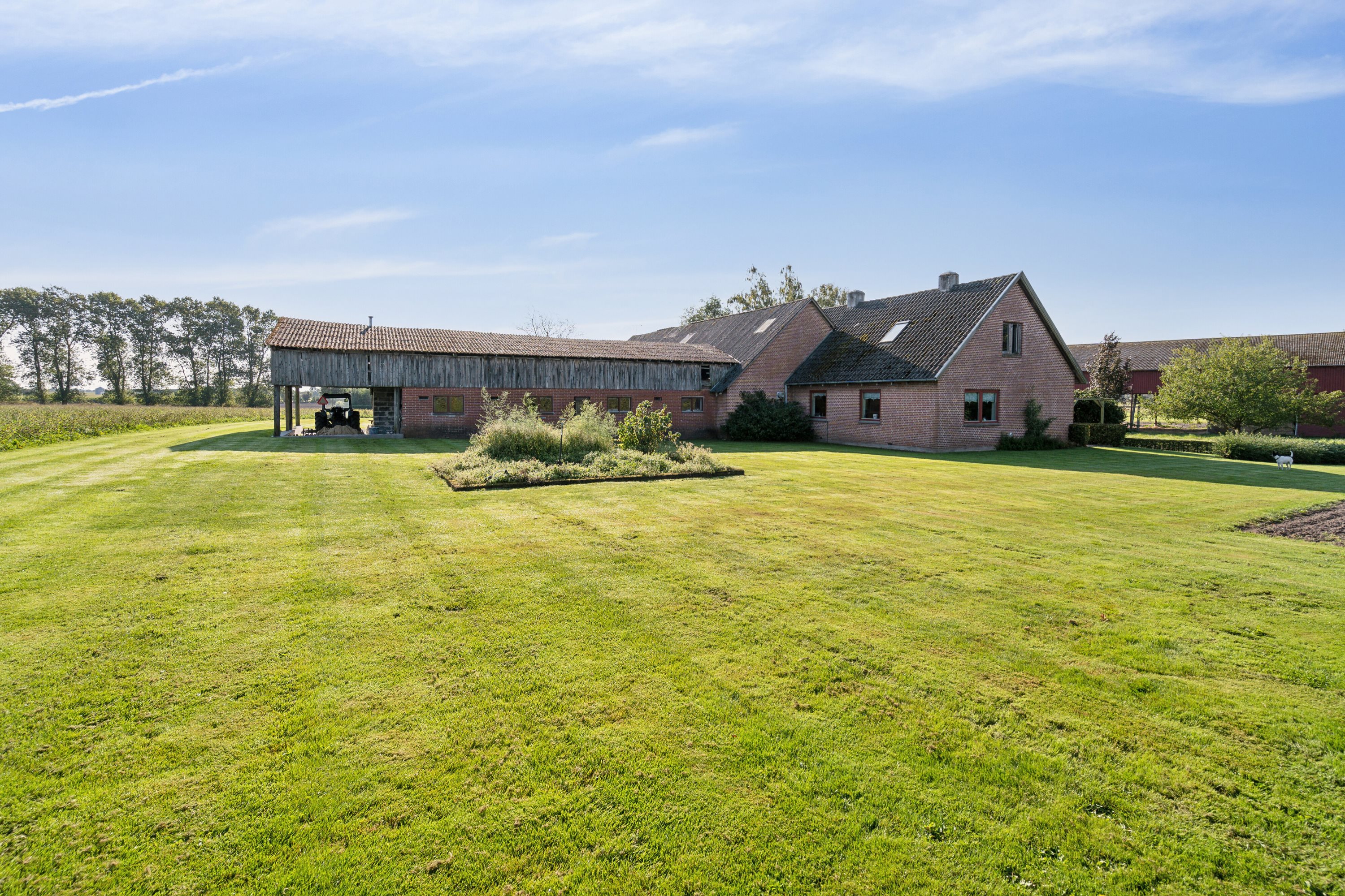 Fremhævet set fra haven billede i fuldskærmstilstand. Billede af Fælledgårdsvej 15, Egeby, 5450 Otterup