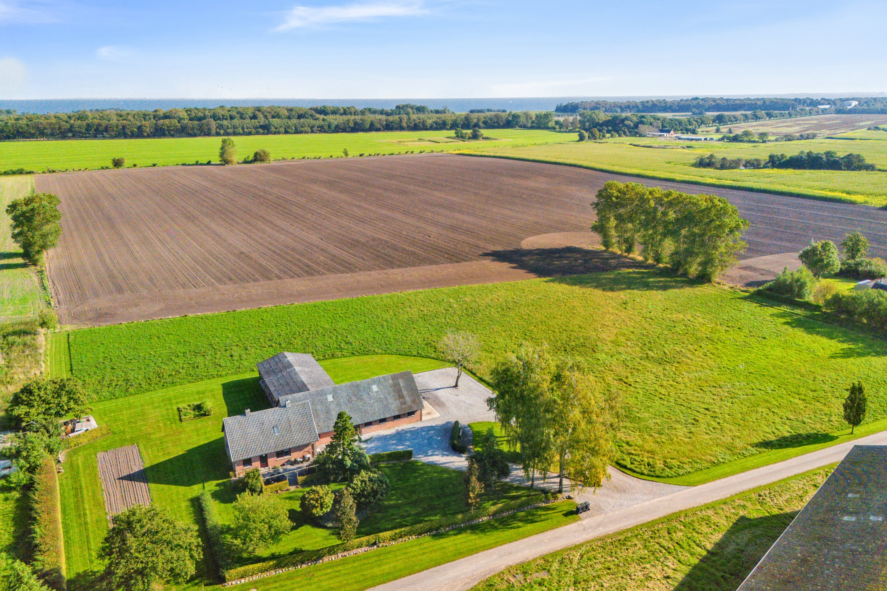 Fremhævet luftfoto billede i fuldskærmstilstand. Billede af Fælledgårdsvej 15, Egeby, 5450 Otterup