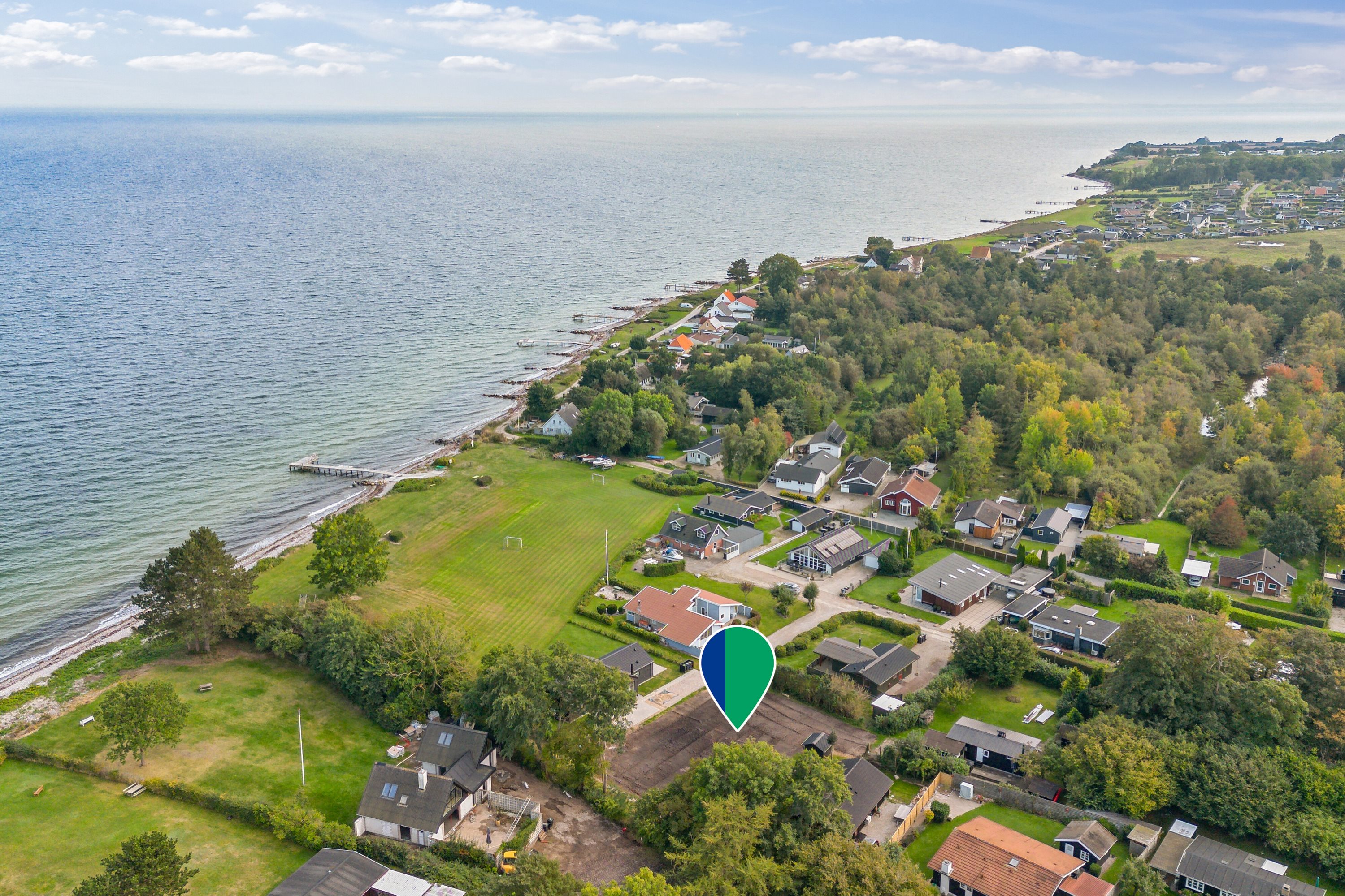 Fremhævet luftfoto billede i fuldskærmstilstand. Billede af Nøddestien 9, Slude Strand, 5871 Frørup