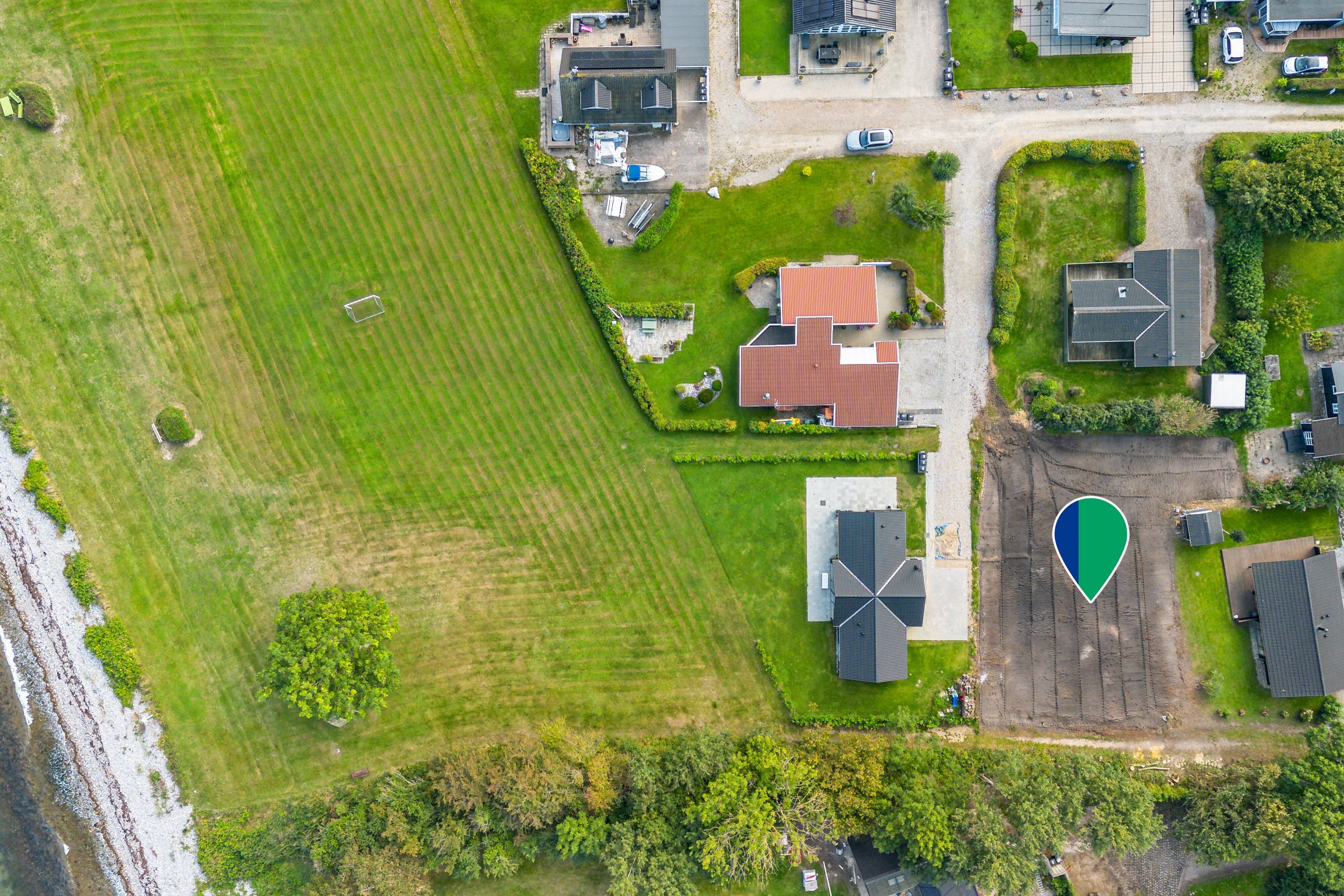 Fremhævet luftfoto billede i fuldskærmstilstand. Billede af Nøddestien 9, Slude Strand, 5871 Frørup