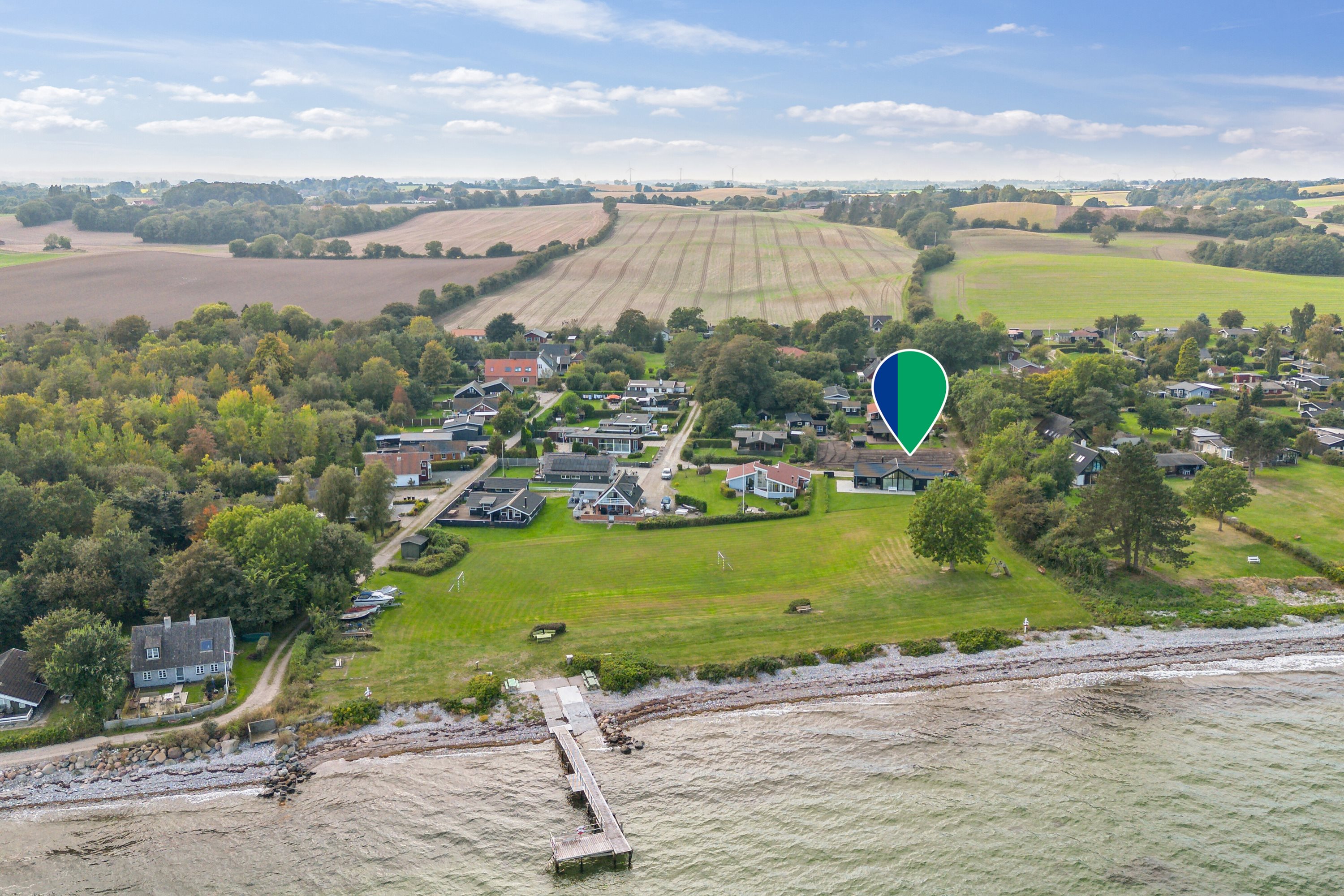 Fremhævet luftfoto billede i fuldskærmstilstand. Billede af Nøddestien 9, Slude Strand, 5871 Frørup