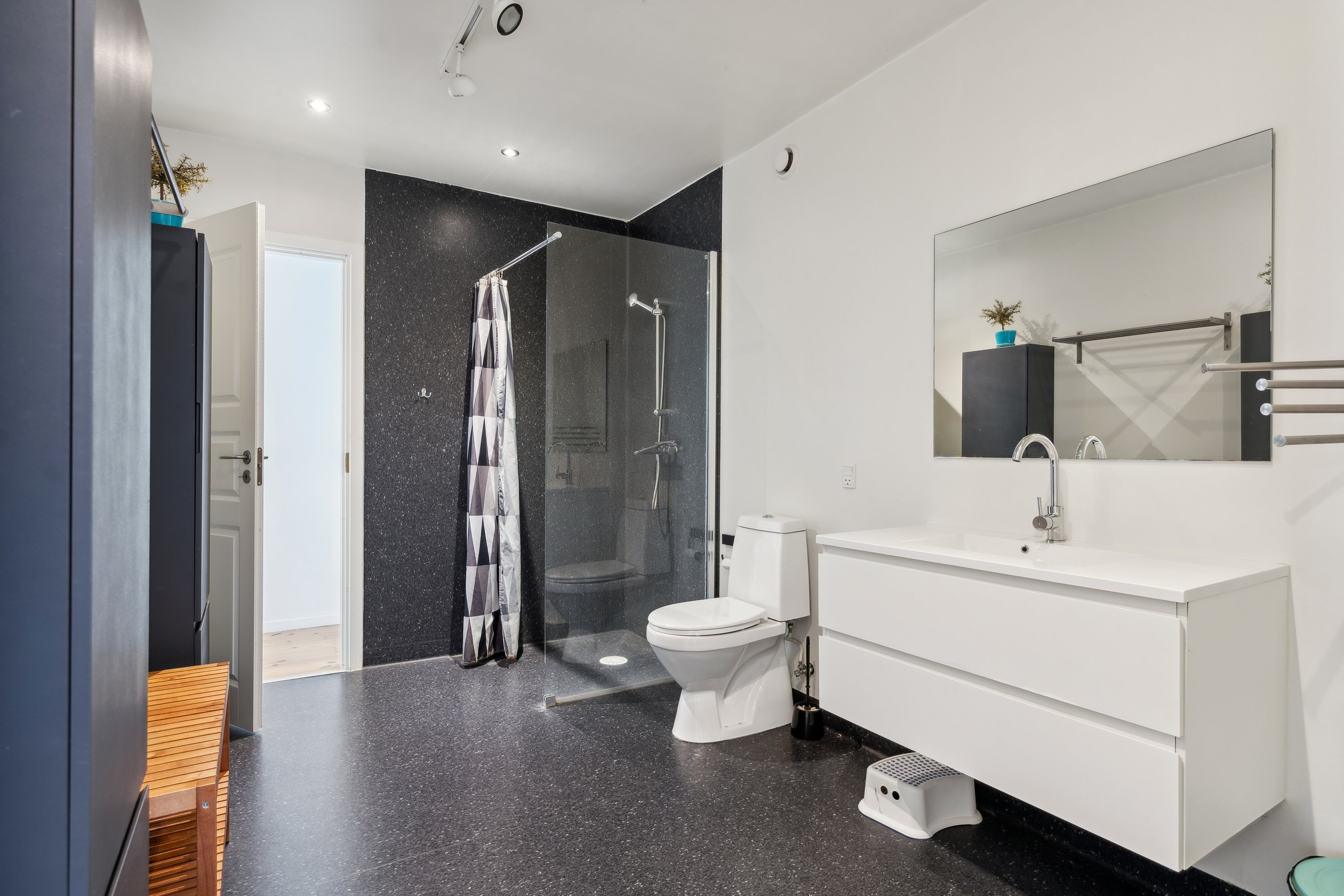 Fremhævet badeværelse billede i fuldskærmstilstand. Billede af Atlasvej 19C, Dråby, 8400 Ebeltoft