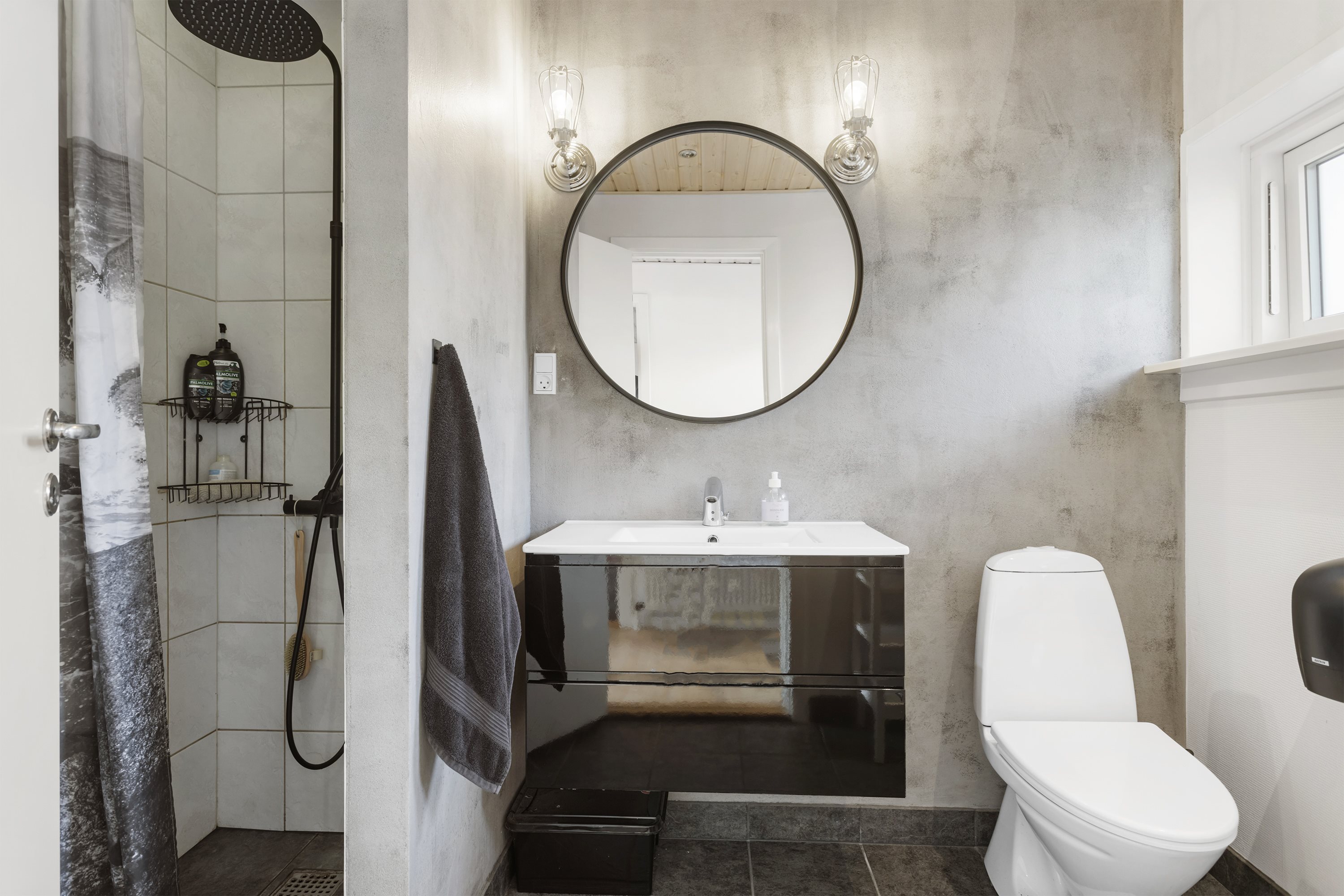 Fremhævet badeværelse billede i fuldskærmstilstand. Billede af Skyttevej 8, 9900 Frederikshavn