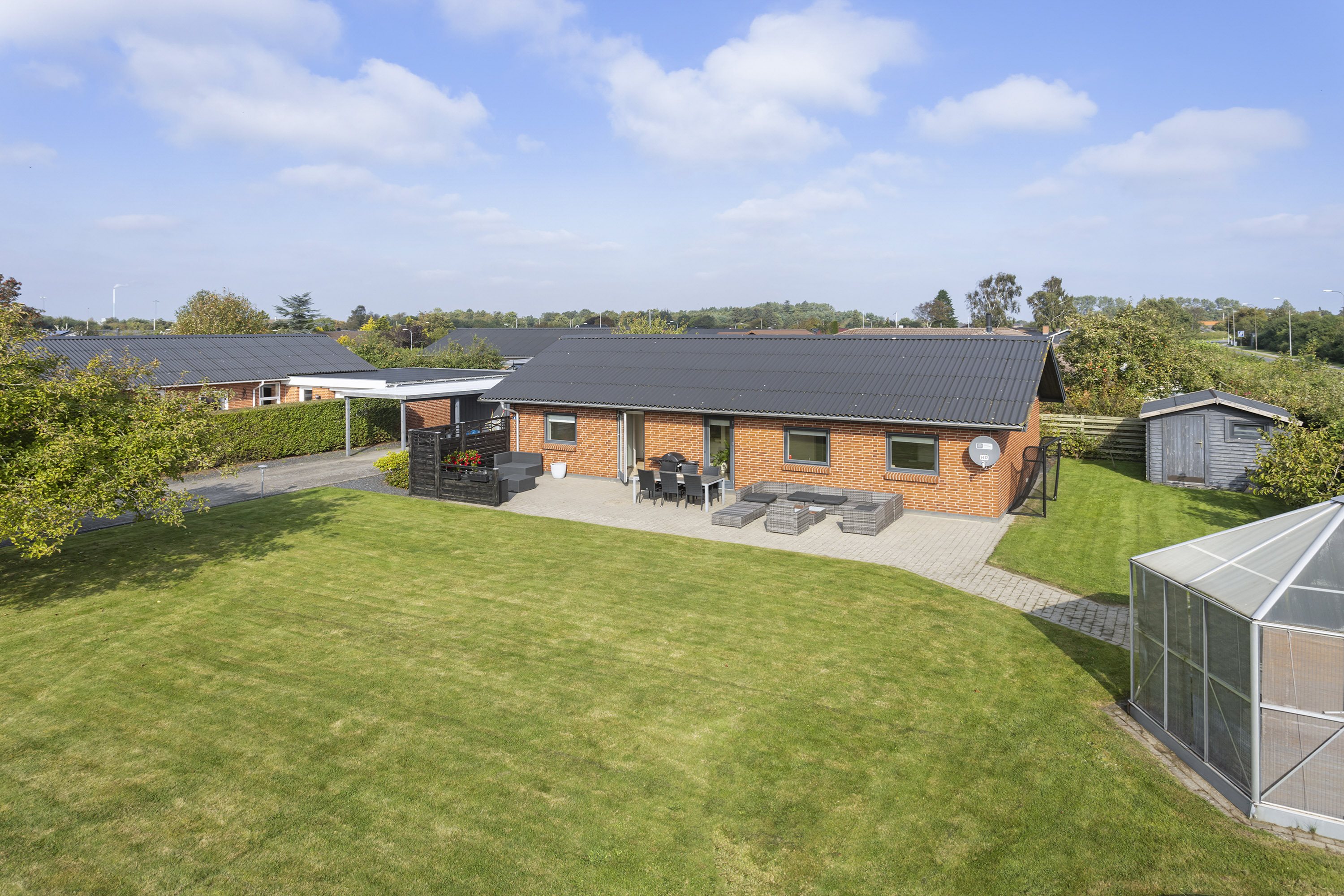 Fremhævet facade billede i fuldskærmstilstand. Billede af Skyttevej 8, 9900 Frederikshavn