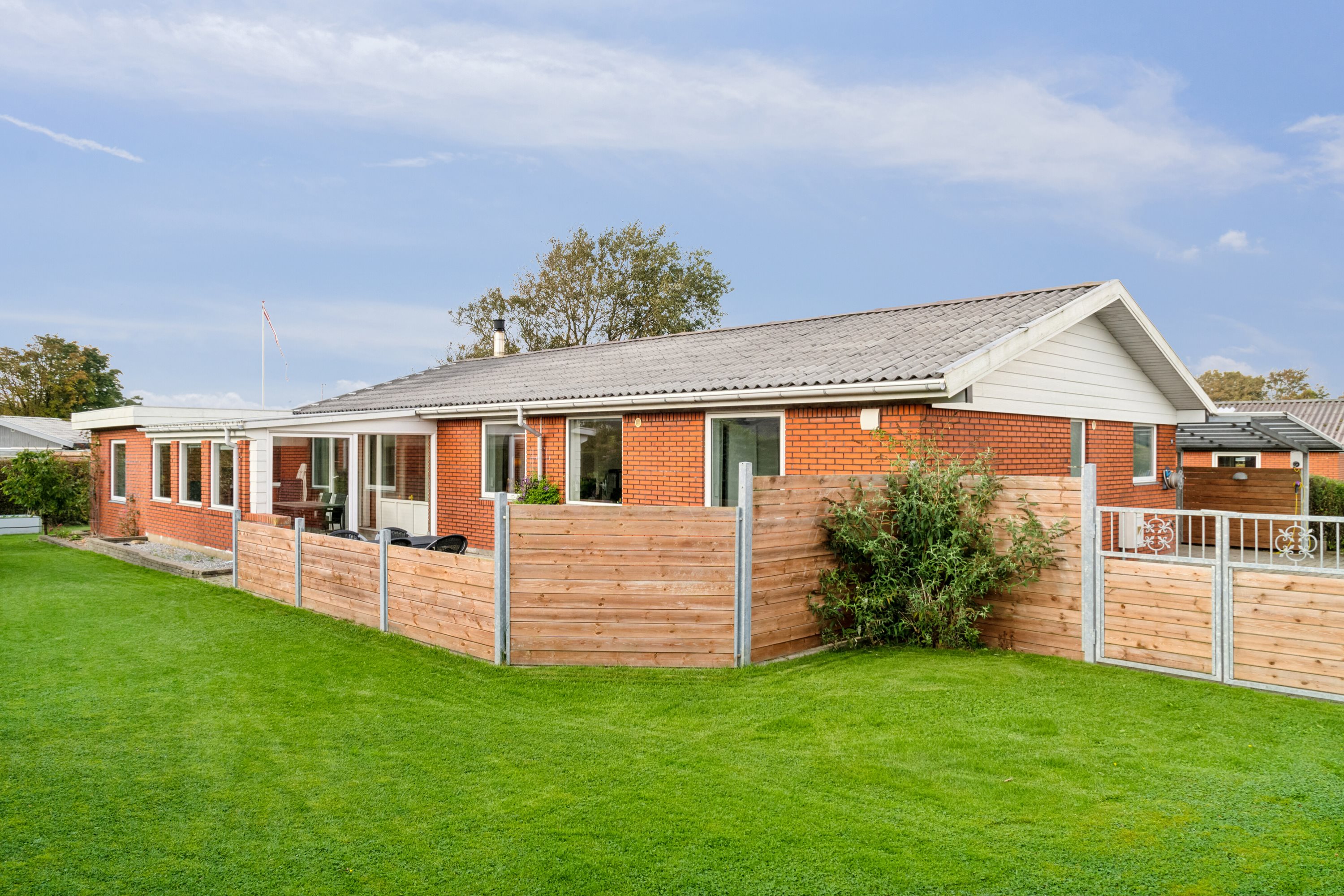 Fremhævet set fra haven billede i fuldskærmstilstand. Billede af Algade 24, Koldby, 7752 Snedsted