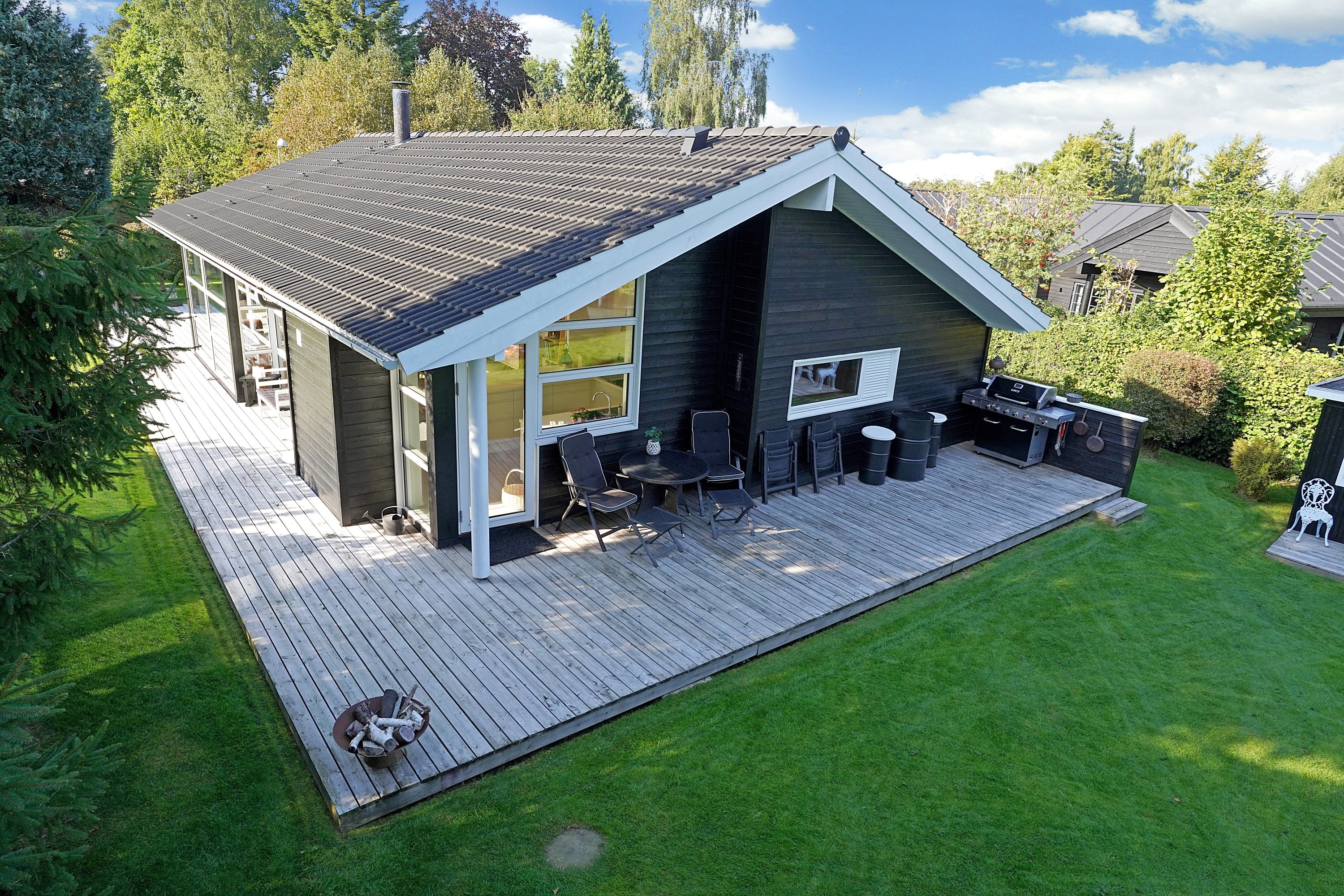 Fremhævet ejendommen billede i fuldskærmstilstand. Billede af Syrenvej 32, 3100 Hornbæk