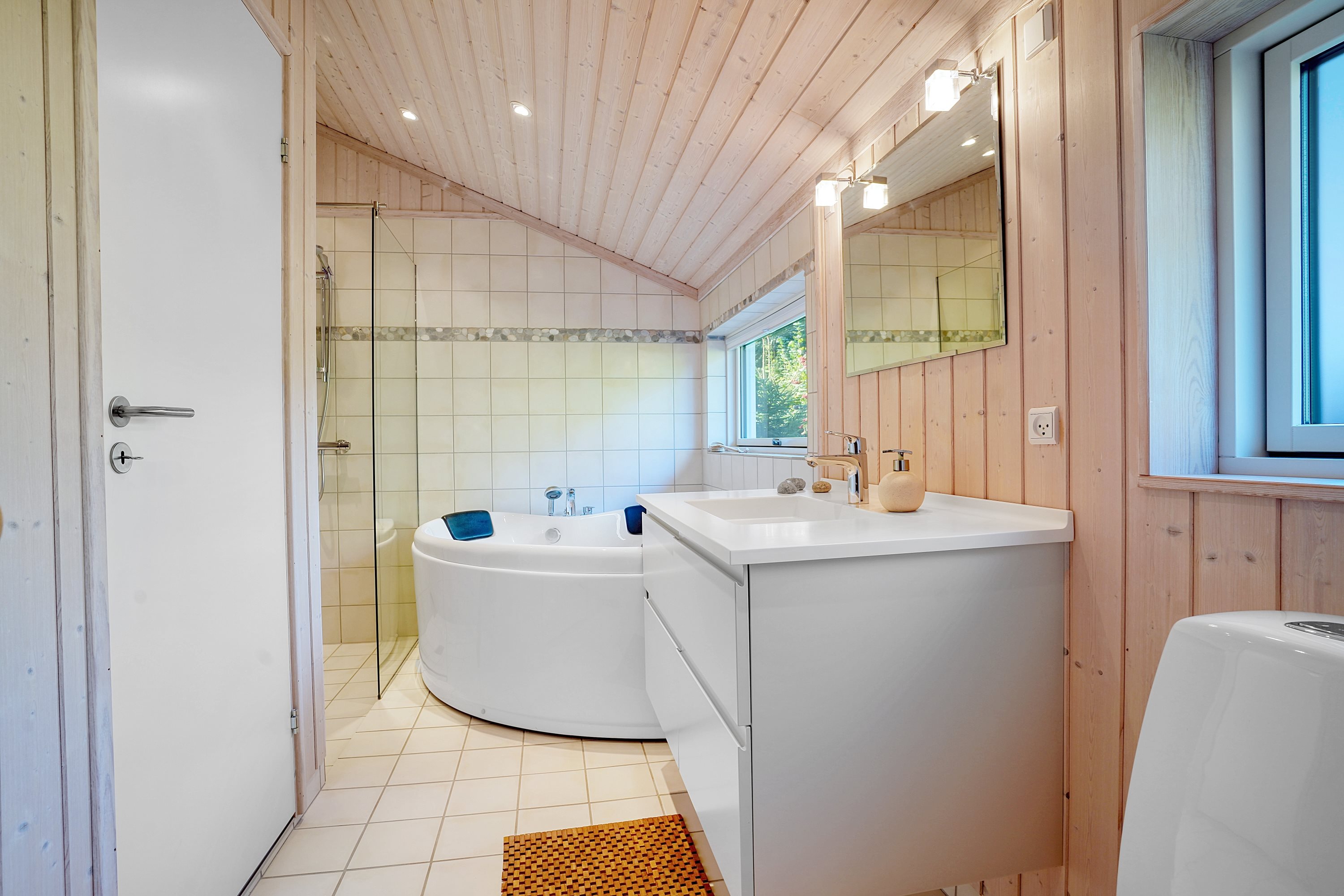 Fremhævet badeværelse billede i fuldskærmstilstand. Billede af Syrenvej 32, 3100 Hornbæk