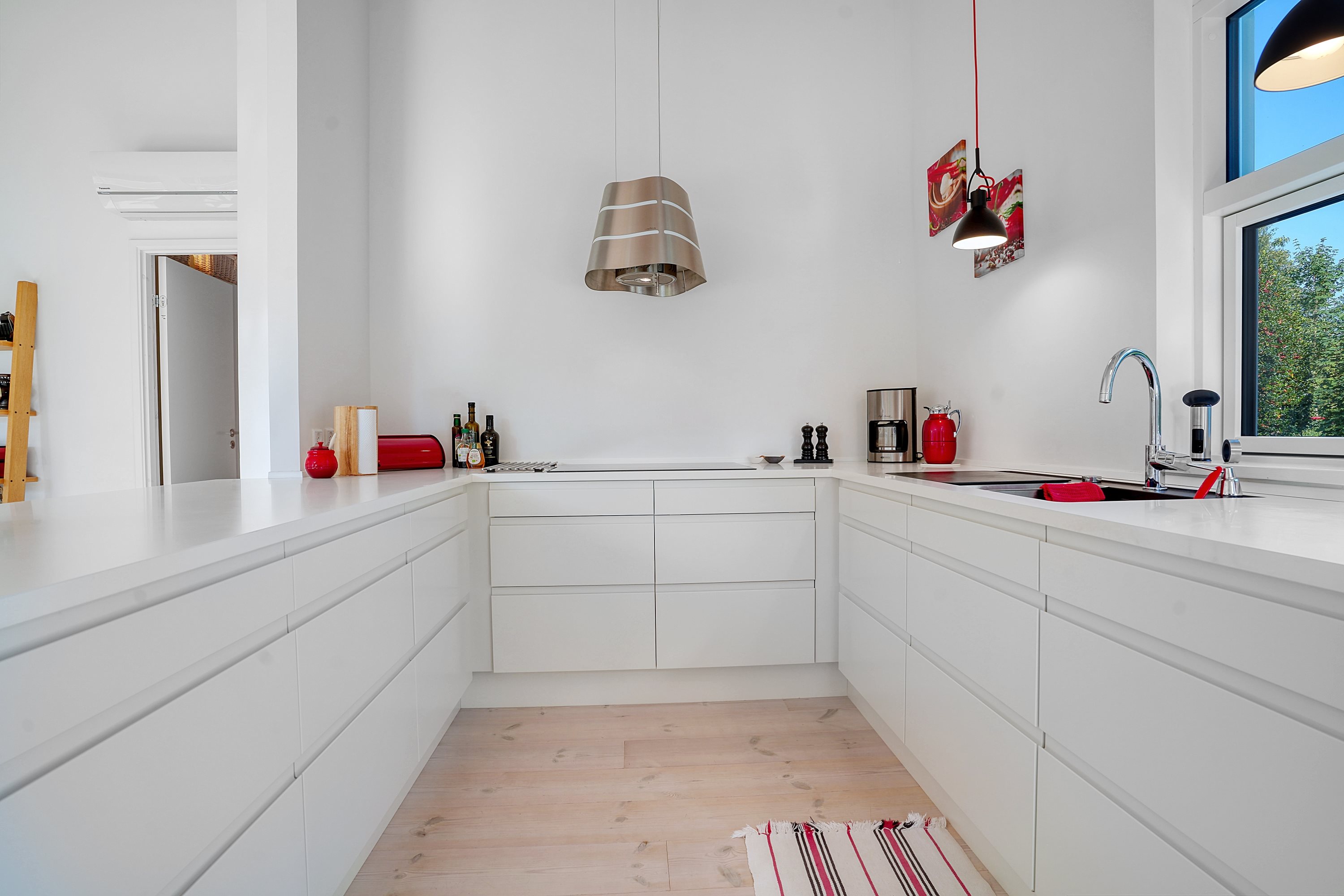 Fremhævet køkken billede i fuldskærmstilstand. Billede af Syrenvej 32, 3100 Hornbæk