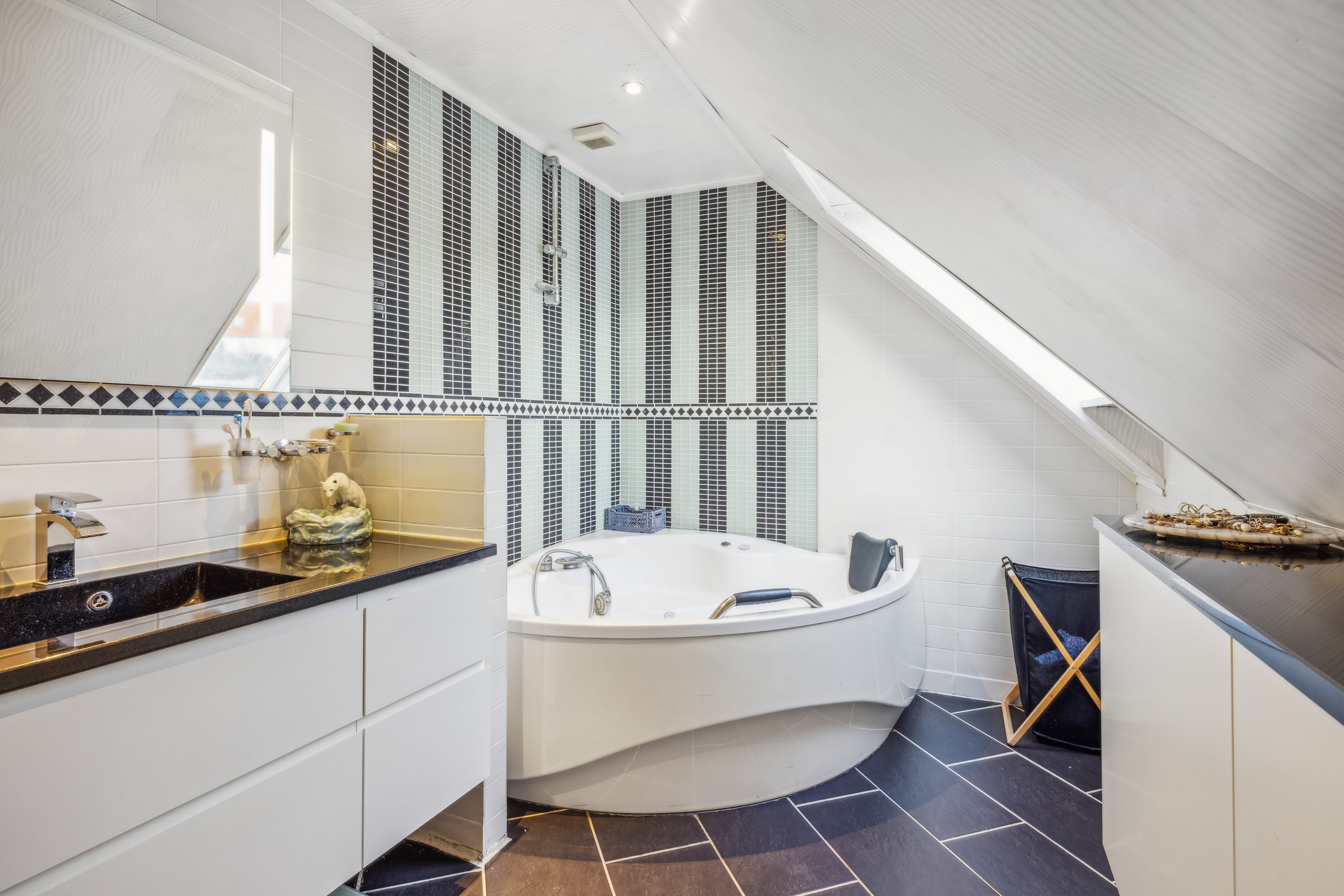 Fremhævet badeværelse billede i fuldskærmstilstand. Billede af Koldingvej 106, 8800 Viborg