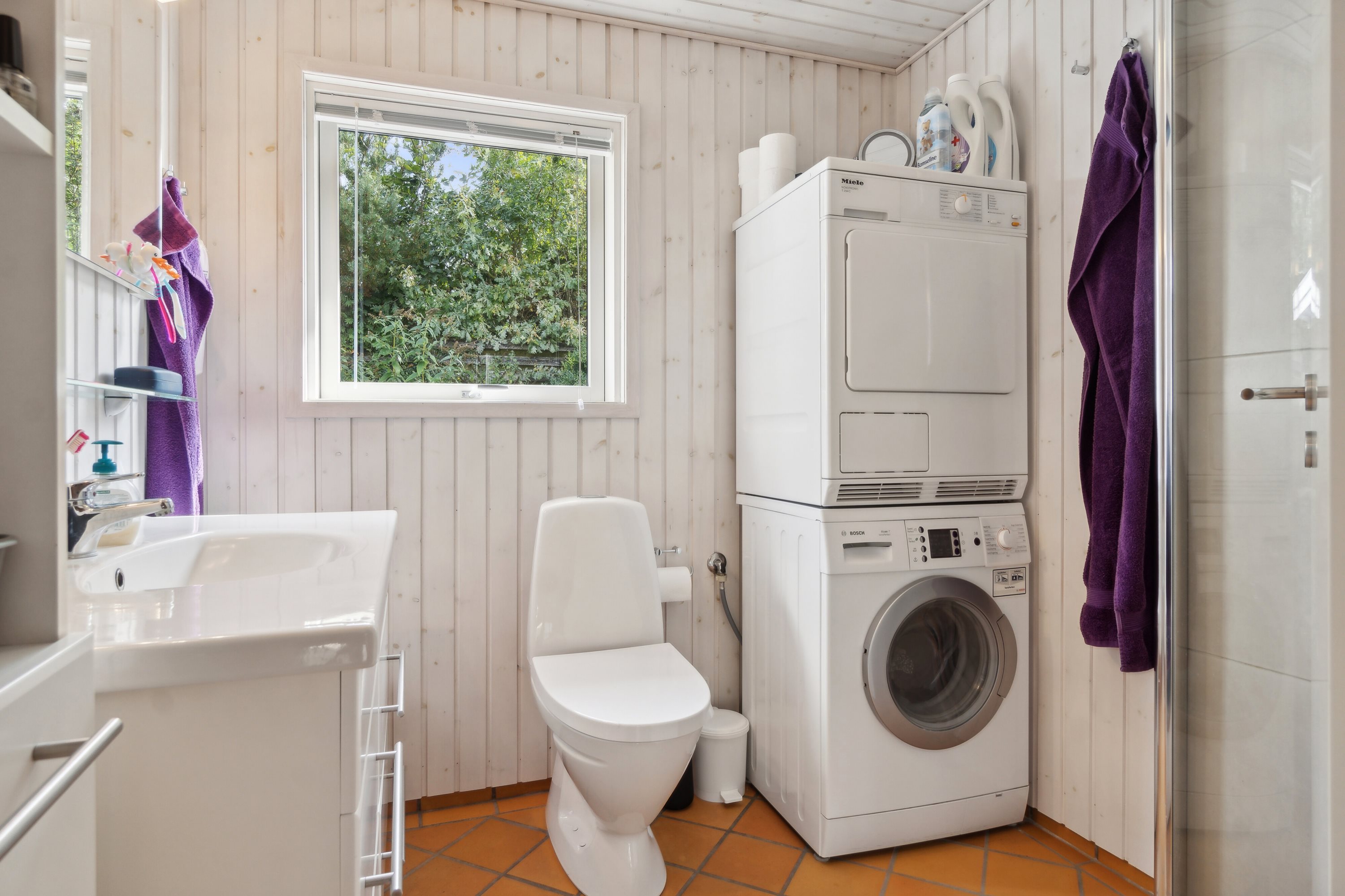 Fremhævet badeværelse billede i fuldskærmstilstand. Billede af Vibeengen 1, 4550 Asnæs