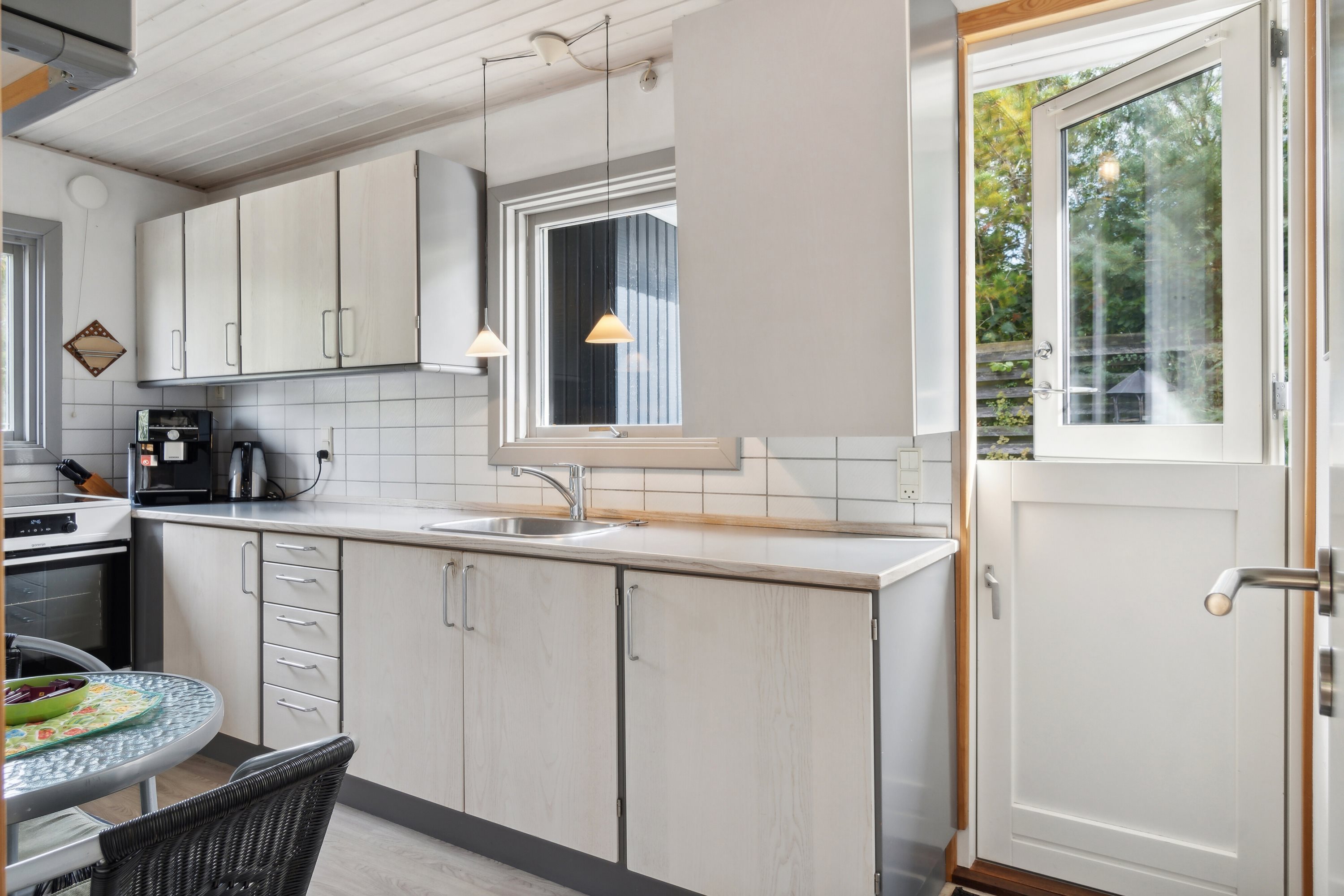 Fremhævet køkken billede i fuldskærmstilstand. Billede af Vibeengen 1, 4550 Asnæs