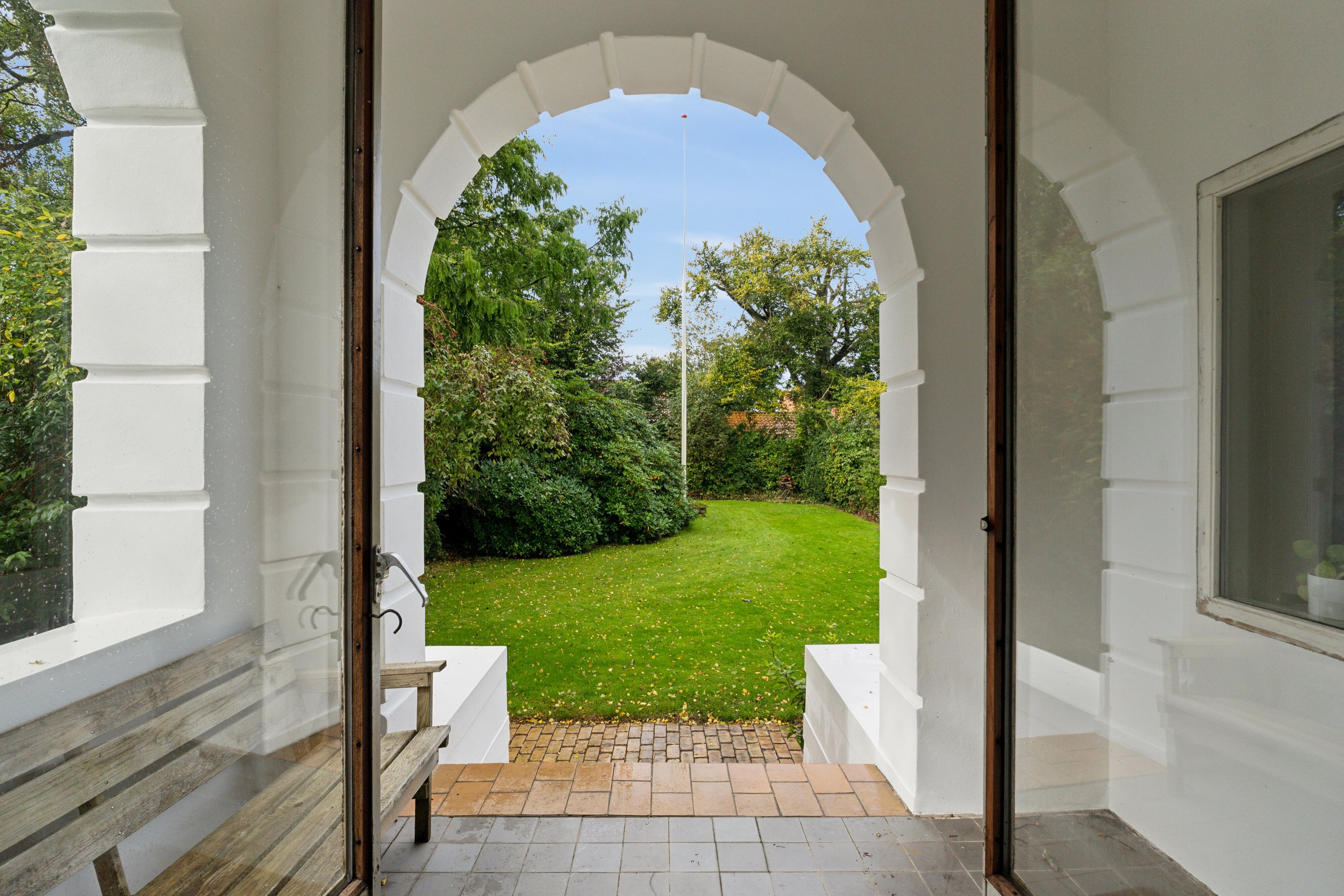 Fremhævet udendørs billede i fuldskærmstilstand. Billede af Svanelundsvej 14, 9800 Hjørring