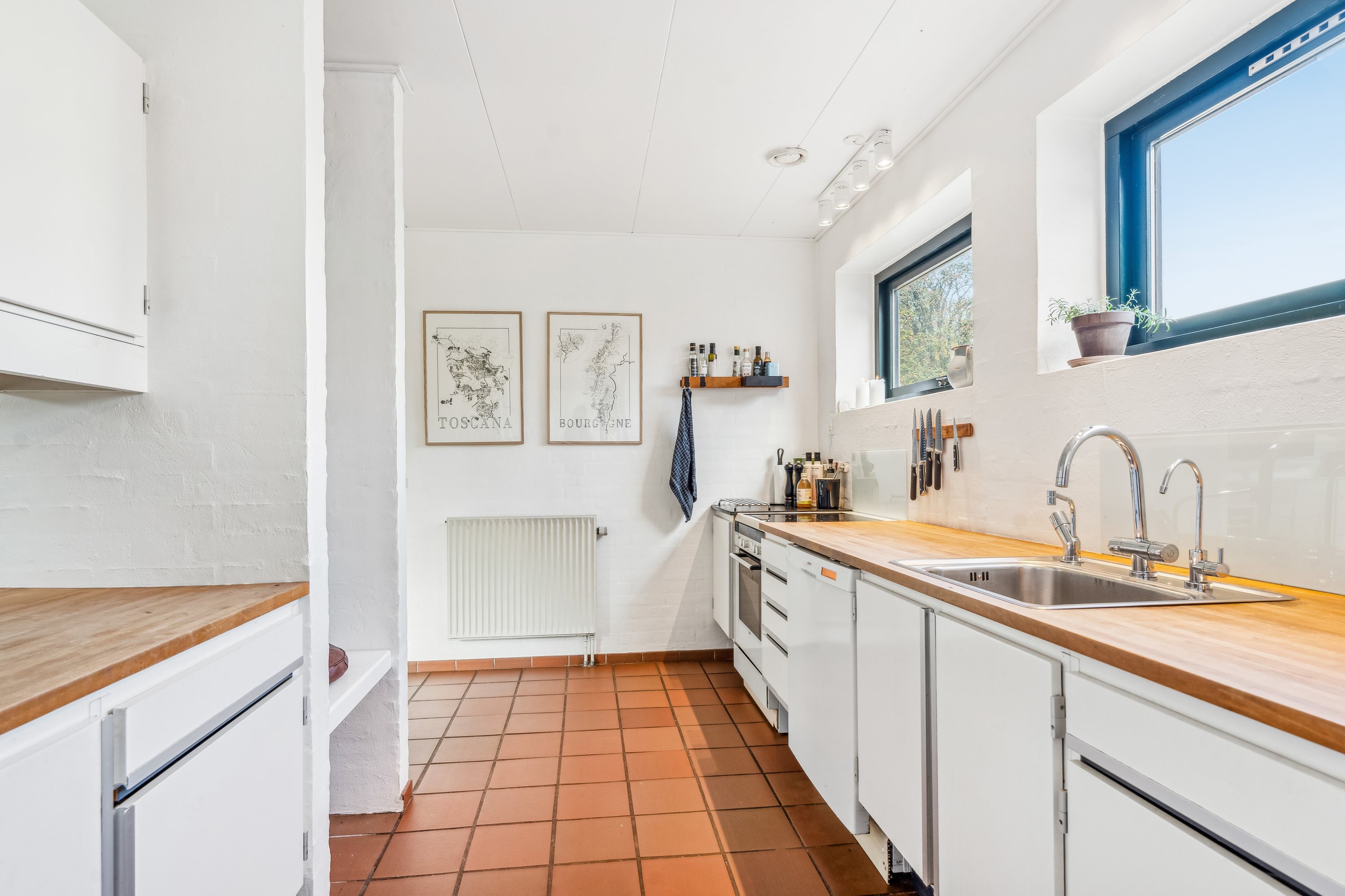 Fremhævet køkken billede i fuldskærmstilstand. Billede af Møllevej 7, Langskov, 8370 Hadsten