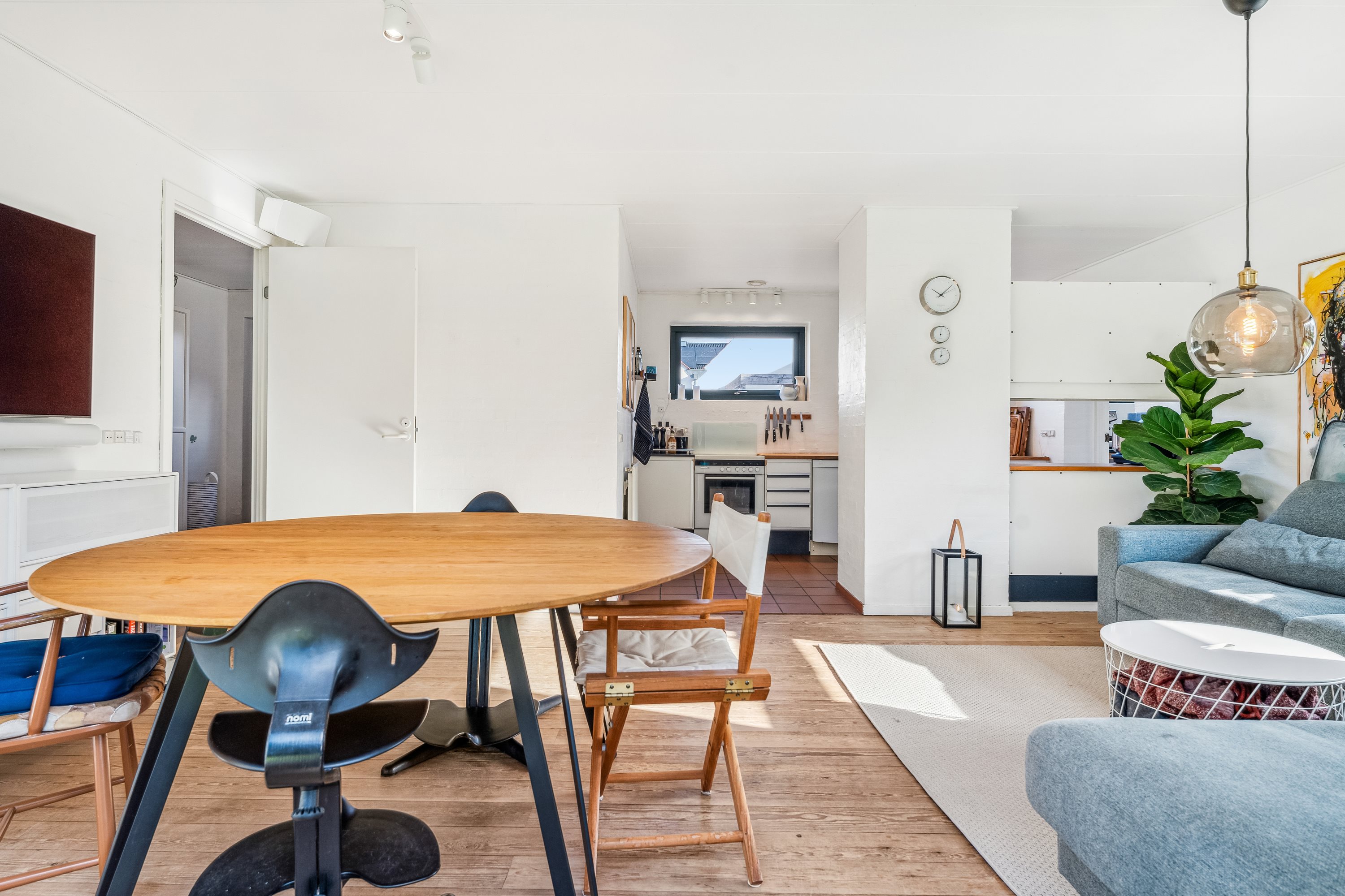 Fremhævet stue billede i fuldskærmstilstand. Billede af Møllevej 7, Langskov, 8370 Hadsten