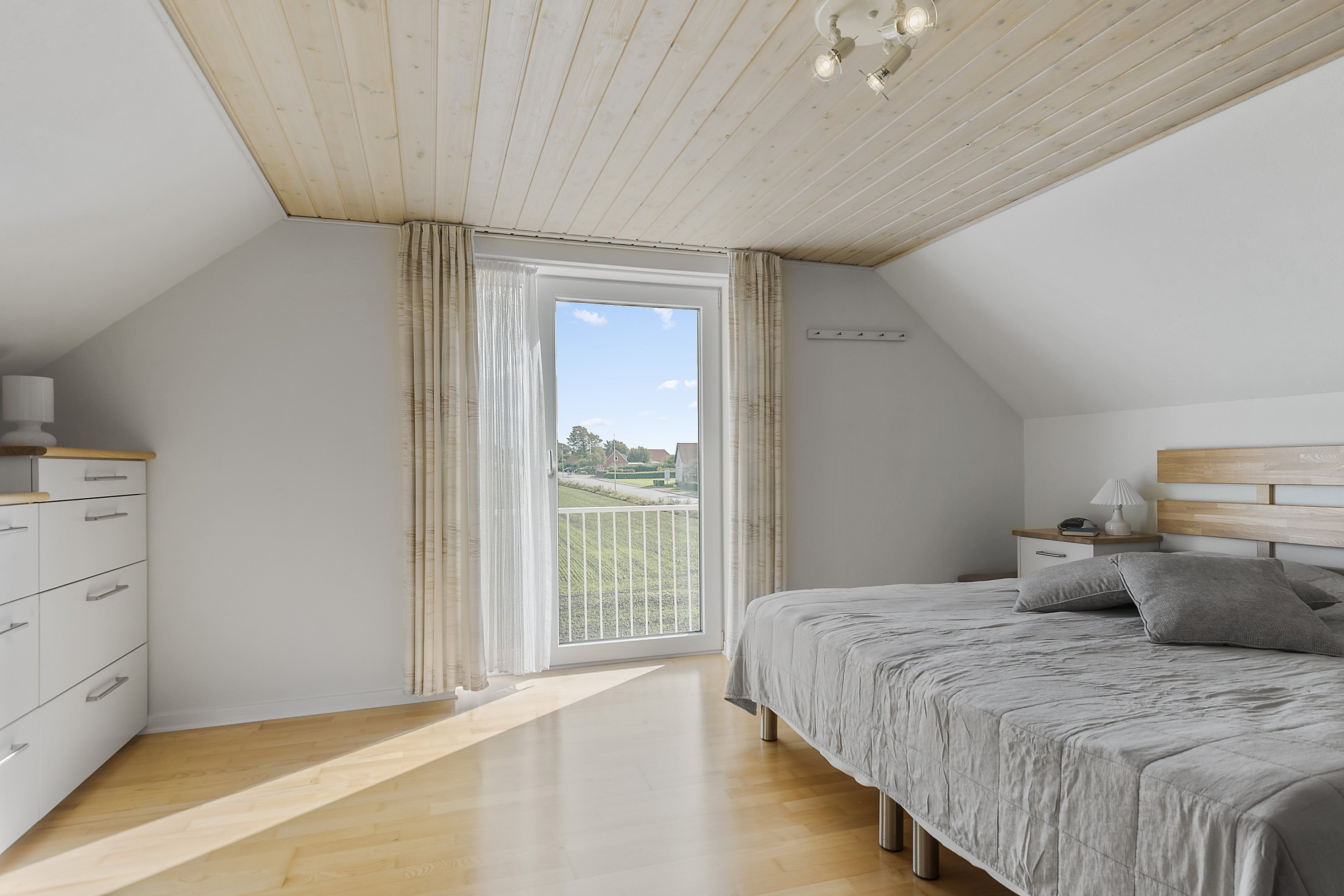 Fremhævet soveværelse billede i fuldskærmstilstand. Billede af Strandvejen 128, Rørth, 8300 Odder