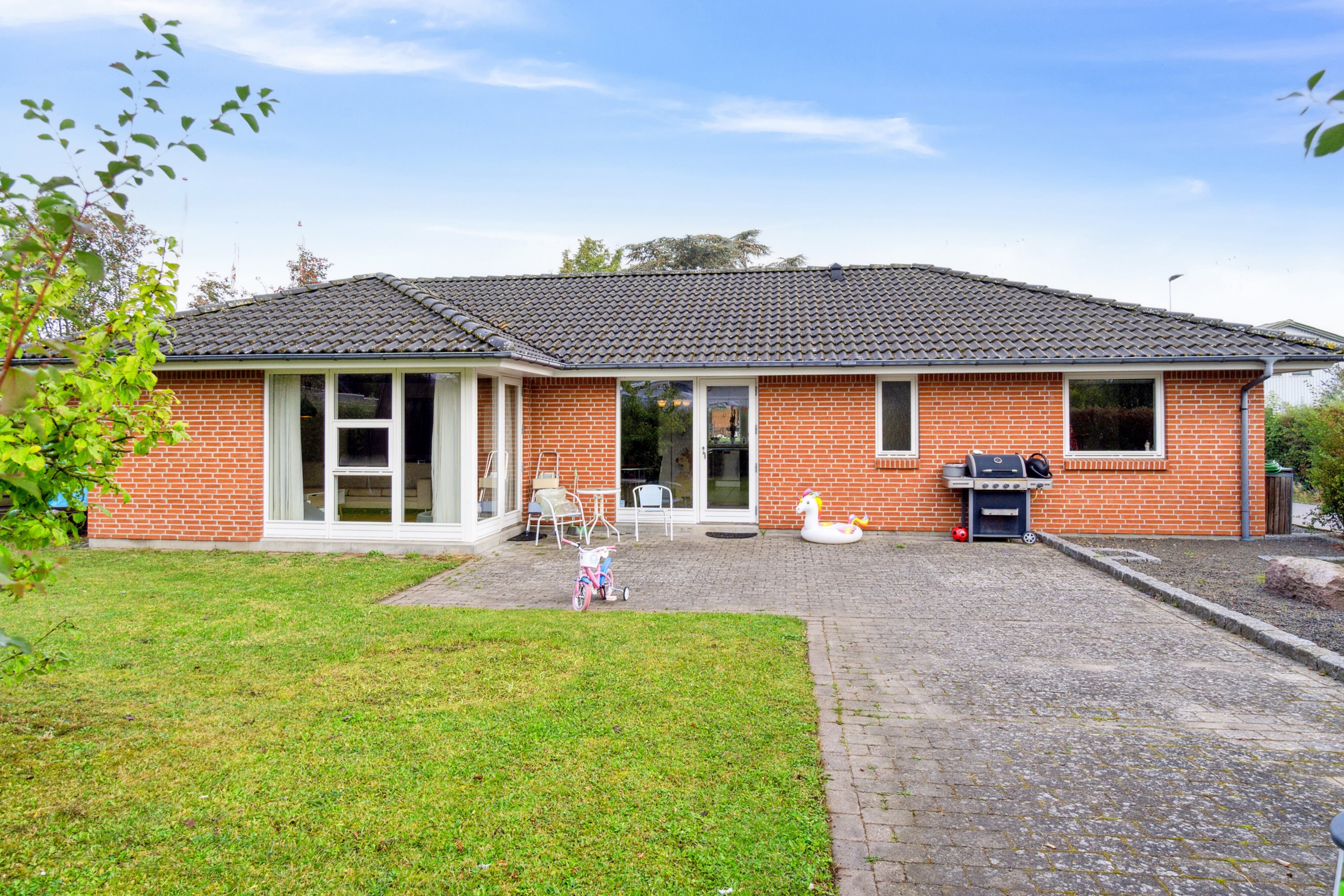 Miniaturebillede 1: set fra haven. Billede af Karolinevej 11, 4200 Slagelse