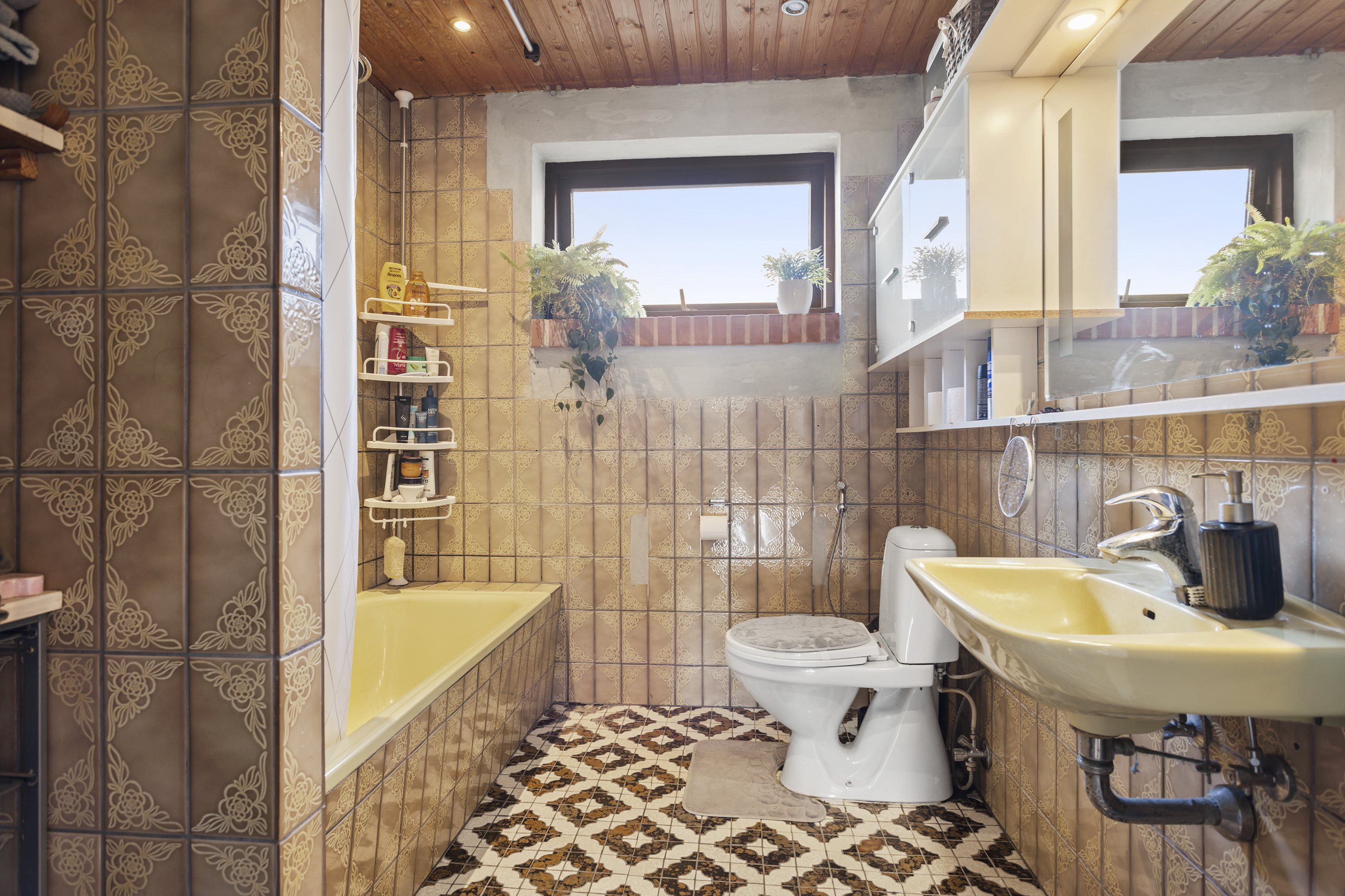 Fremhævet badeværelse billede i fuldskærmstilstand. Billede af Klitlund 31, 9900 Frederikshavn