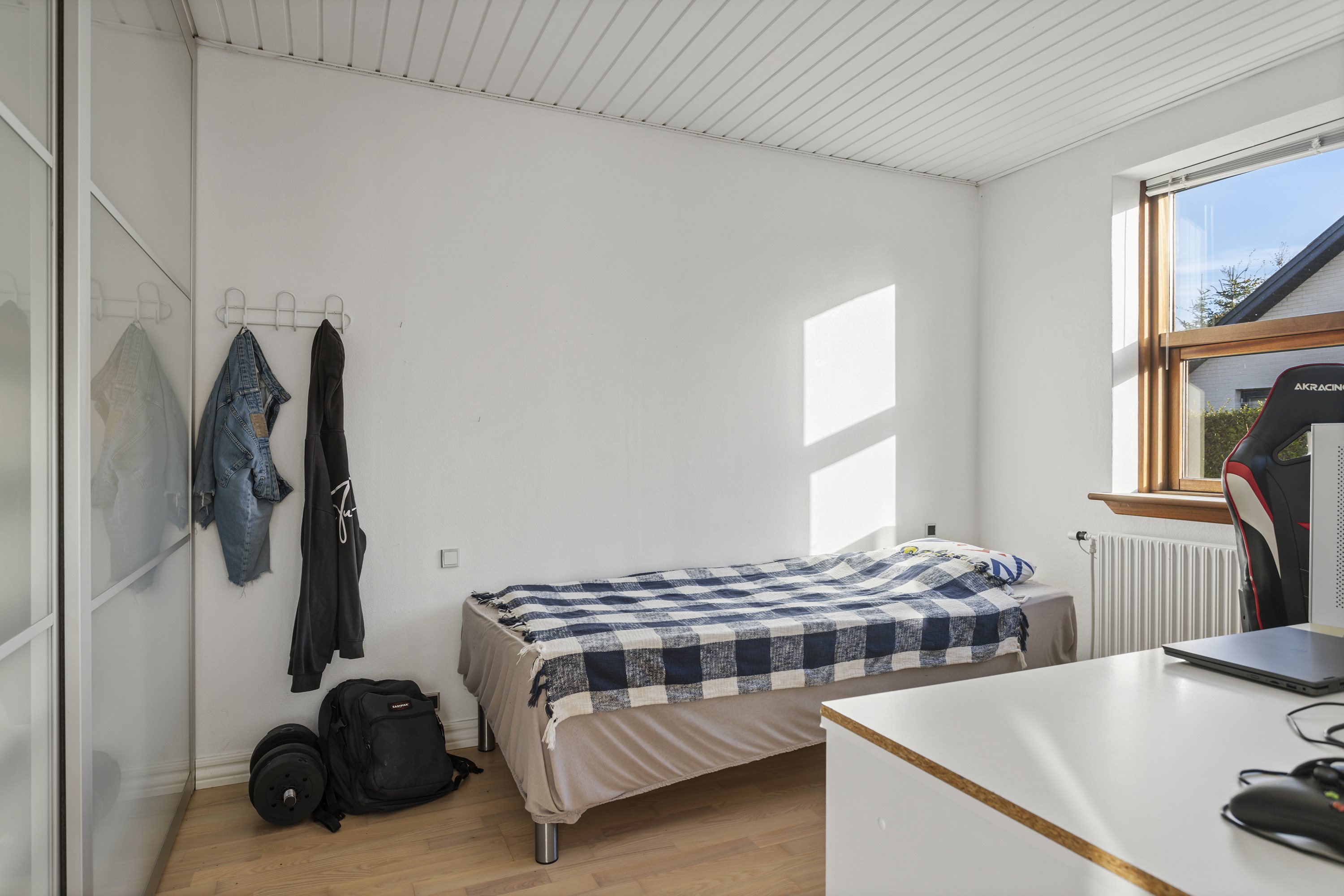 Fremhævet værelse billede i fuldskærmstilstand. Billede af Klitlund 31, 9900 Frederikshavn