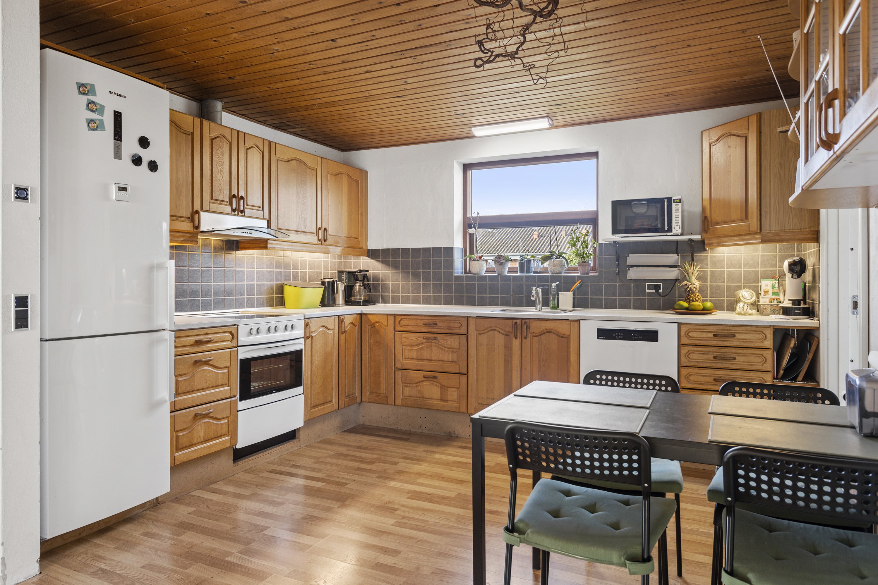 Fremhævet køkken billede i fuldskærmstilstand. Billede af Klitlund 31, 9900 Frederikshavn