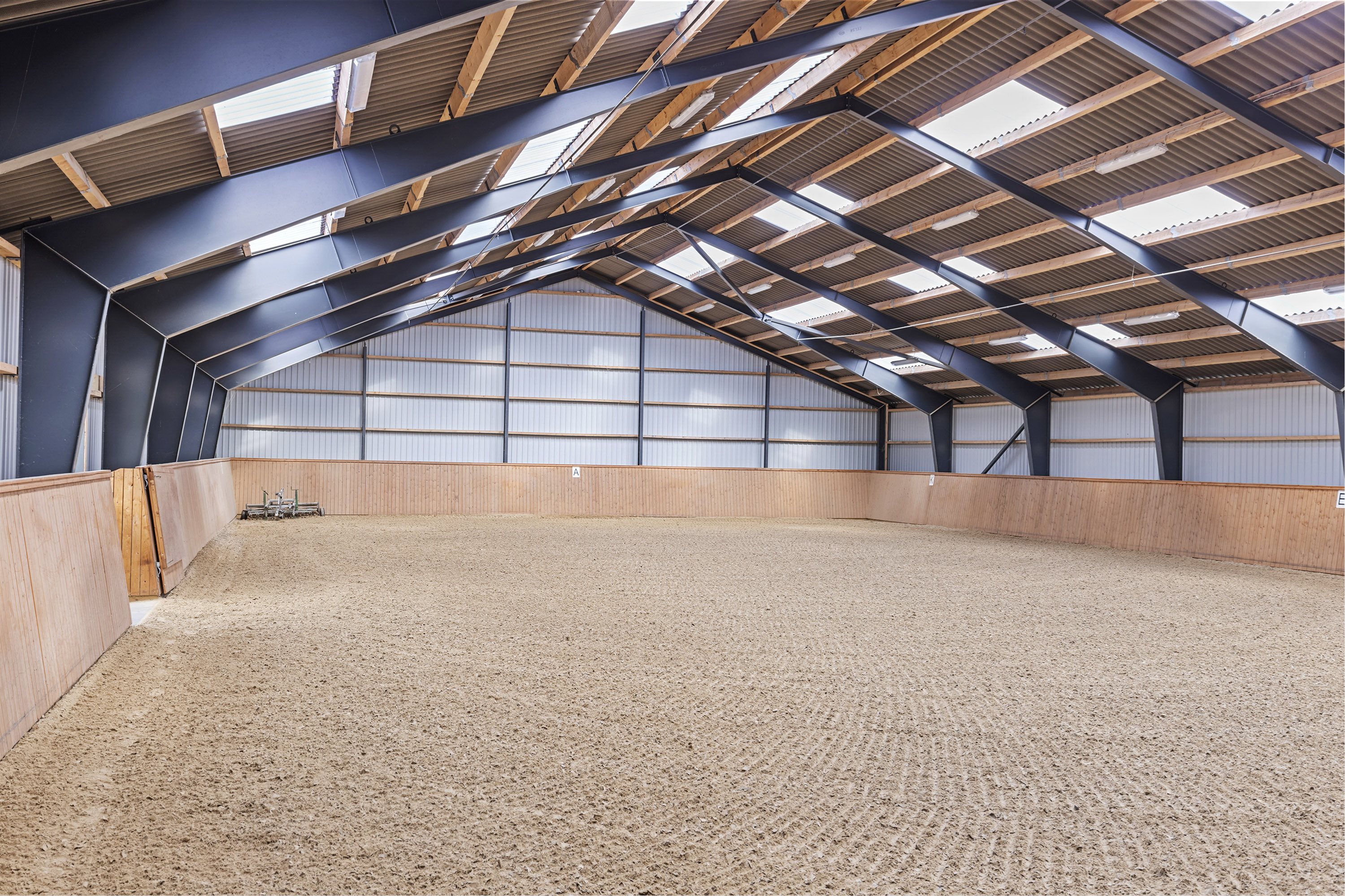 Fremhævet ridehal billede i fuldskærmstilstand. Billede af Halkærvej 91, Skørbæk, 9240 Nibe