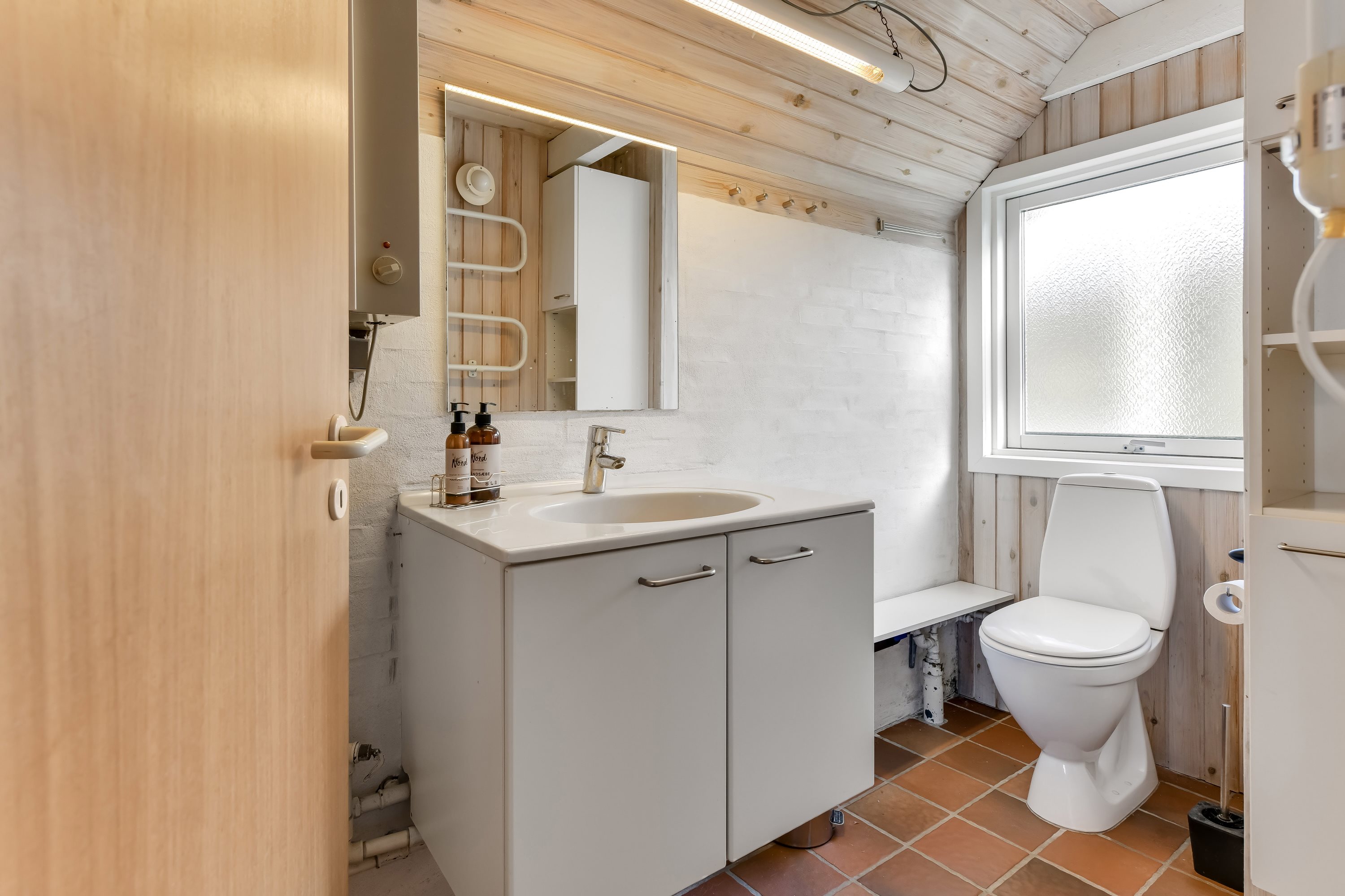 Fremhævet badeværelse billede i fuldskærmstilstand. Billede af Paradisvej 52, Rindby Strand, 6720 Fanø