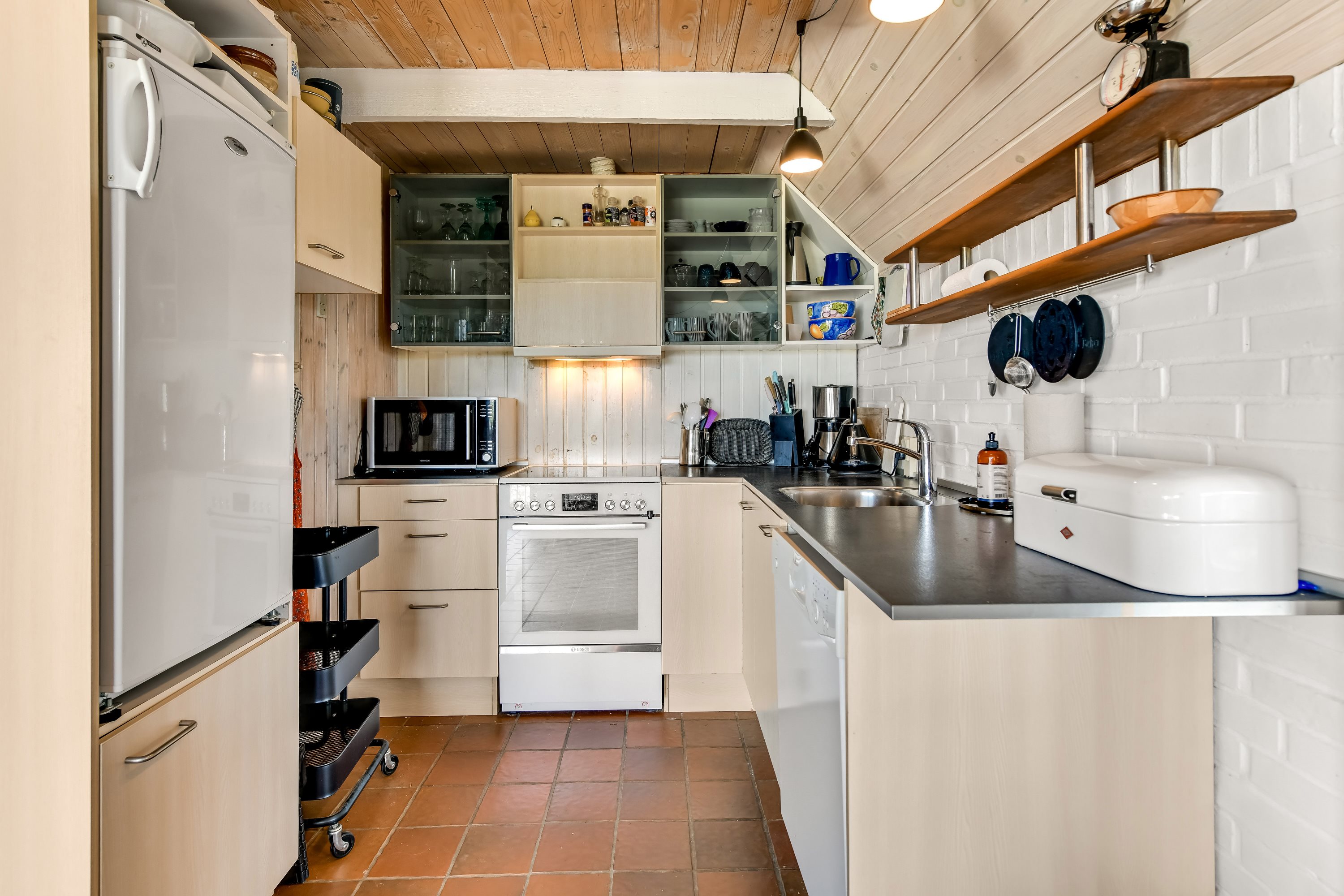 Fremhævet køkken billede i fuldskærmstilstand. Billede af Paradisvej 52, Rindby Strand, 6720 Fanø