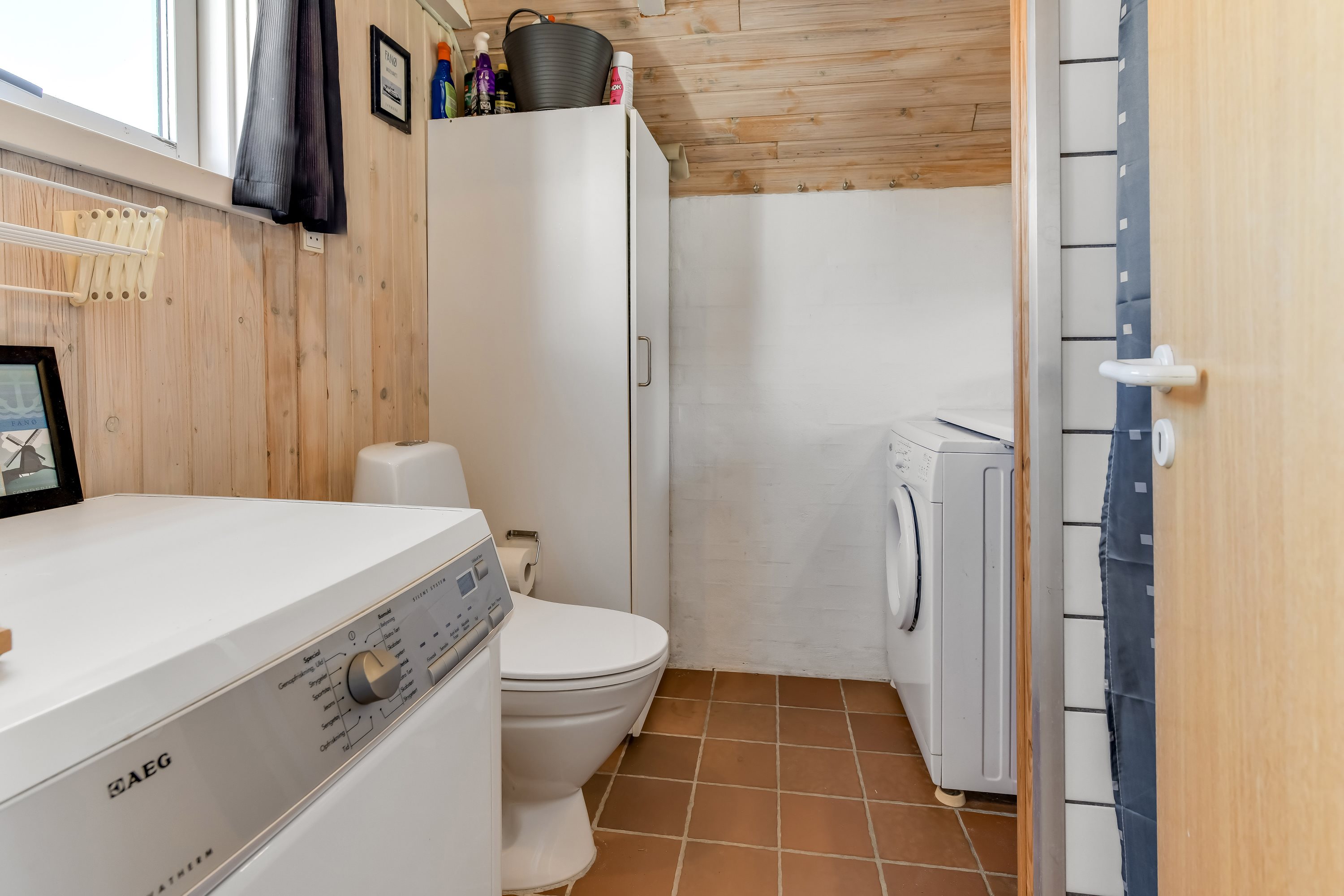 Fremhævet badeværelse billede i fuldskærmstilstand. Billede af Paradisvej 52, Rindby Strand, 6720 Fanø