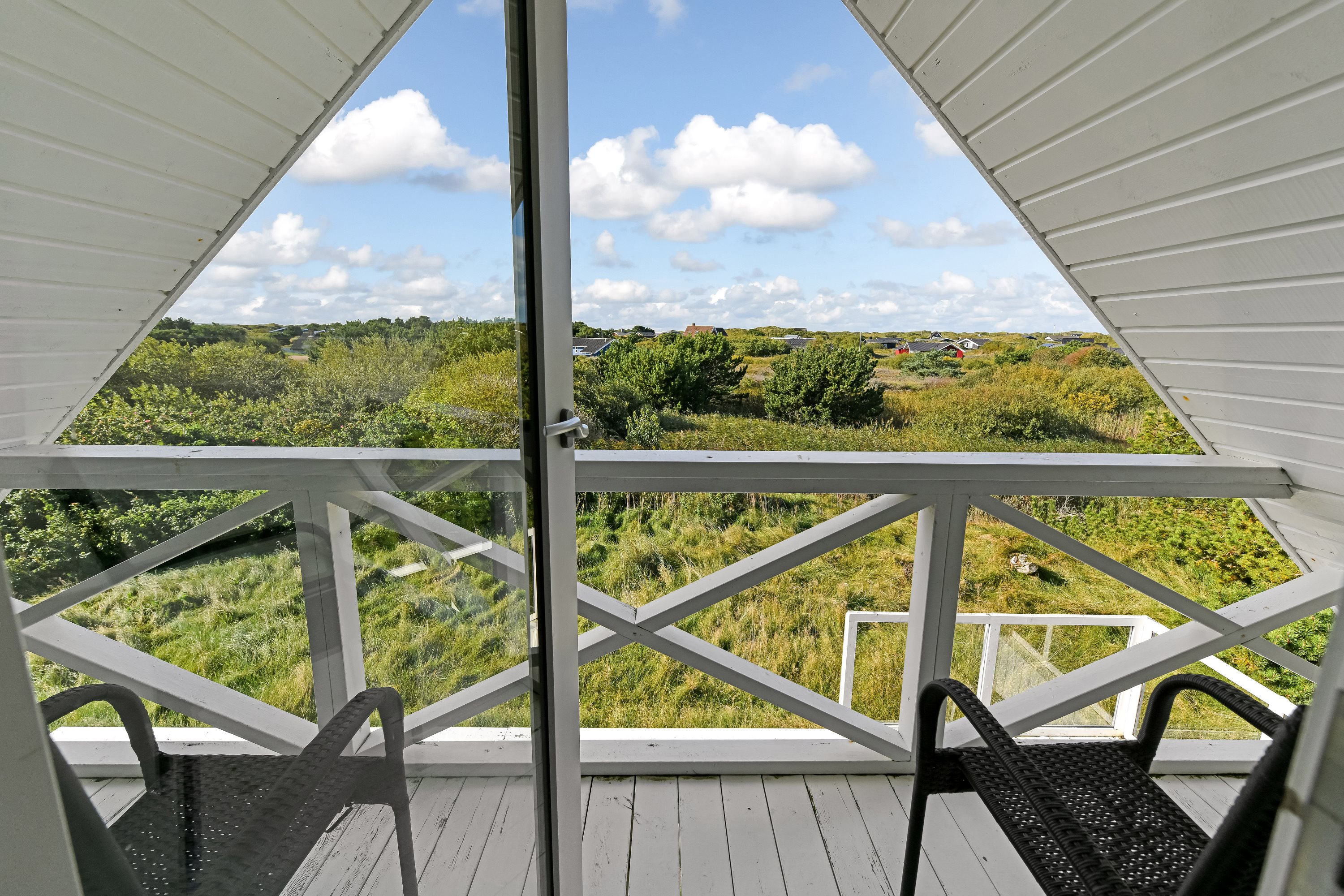 Fremhævet udsigt mod vandet billede i fuldskærmstilstand. Billede af Paradisvej 52, Rindby Strand, 6720 Fanø