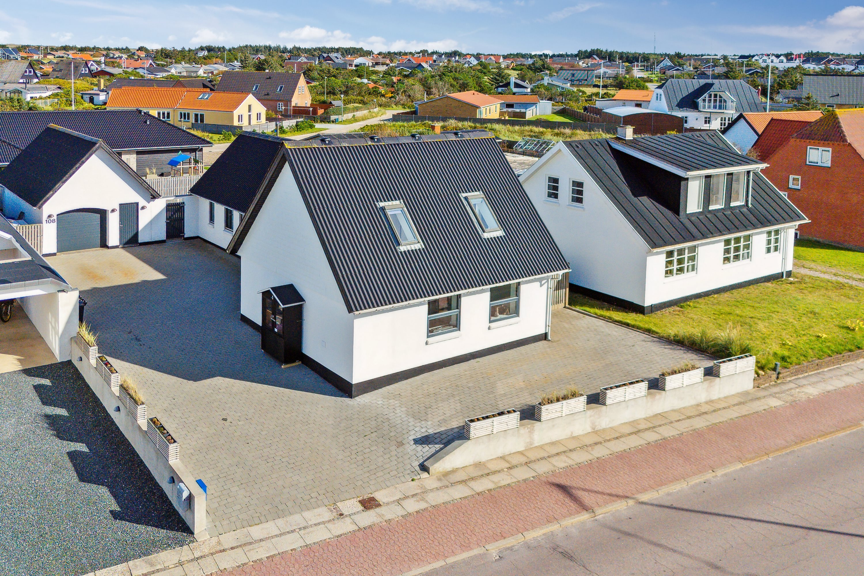 Miniaturebillede 1: set fra vejen. Billede af Vesterhavsgade 108, Vorupør, 7700 Thisted