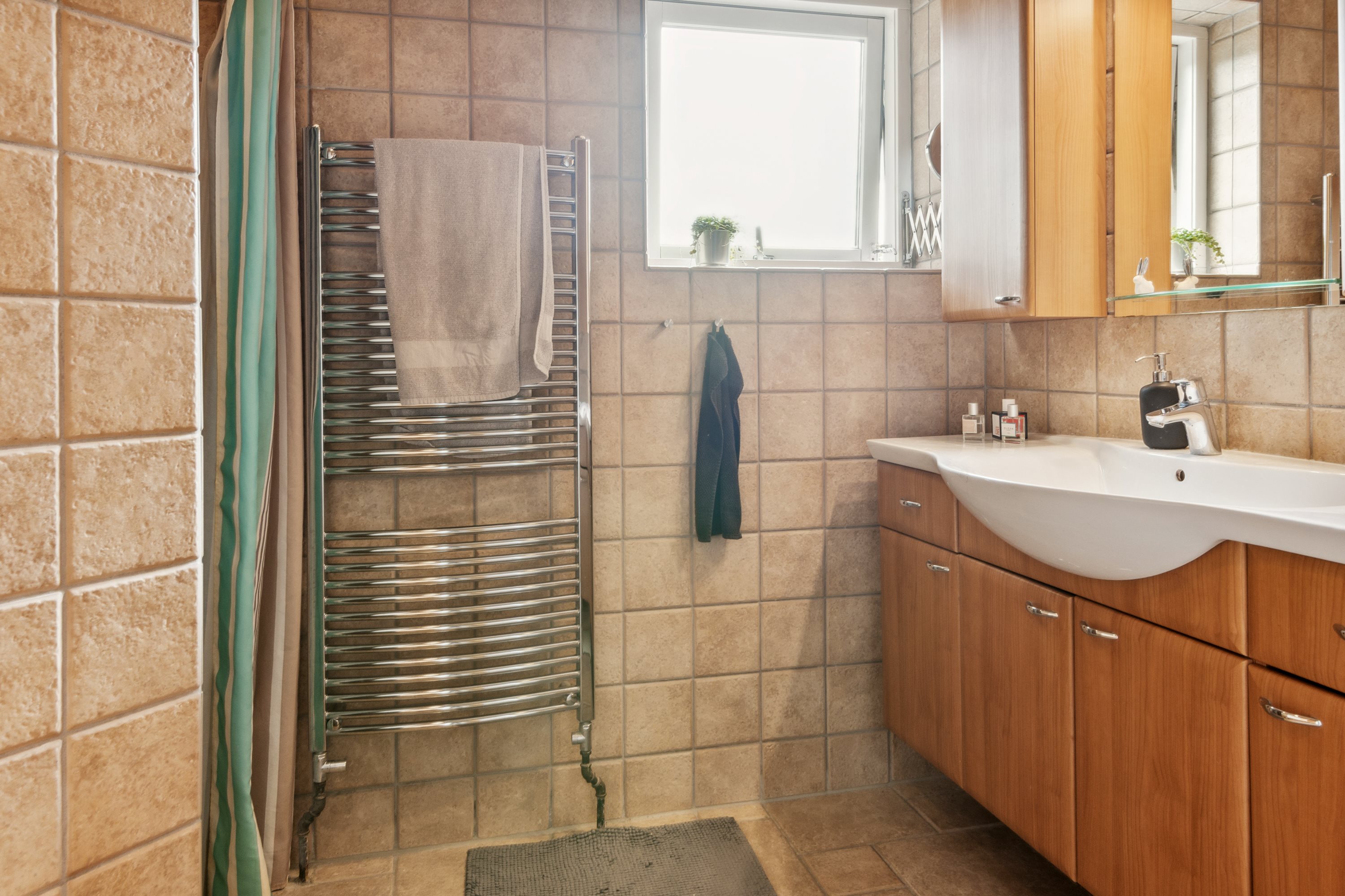 Fremhævet badeværelse billede i fuldskærmstilstand. Billede af Mylius Erichsens Vej 21, Gug, 9210 Aalborg SØ