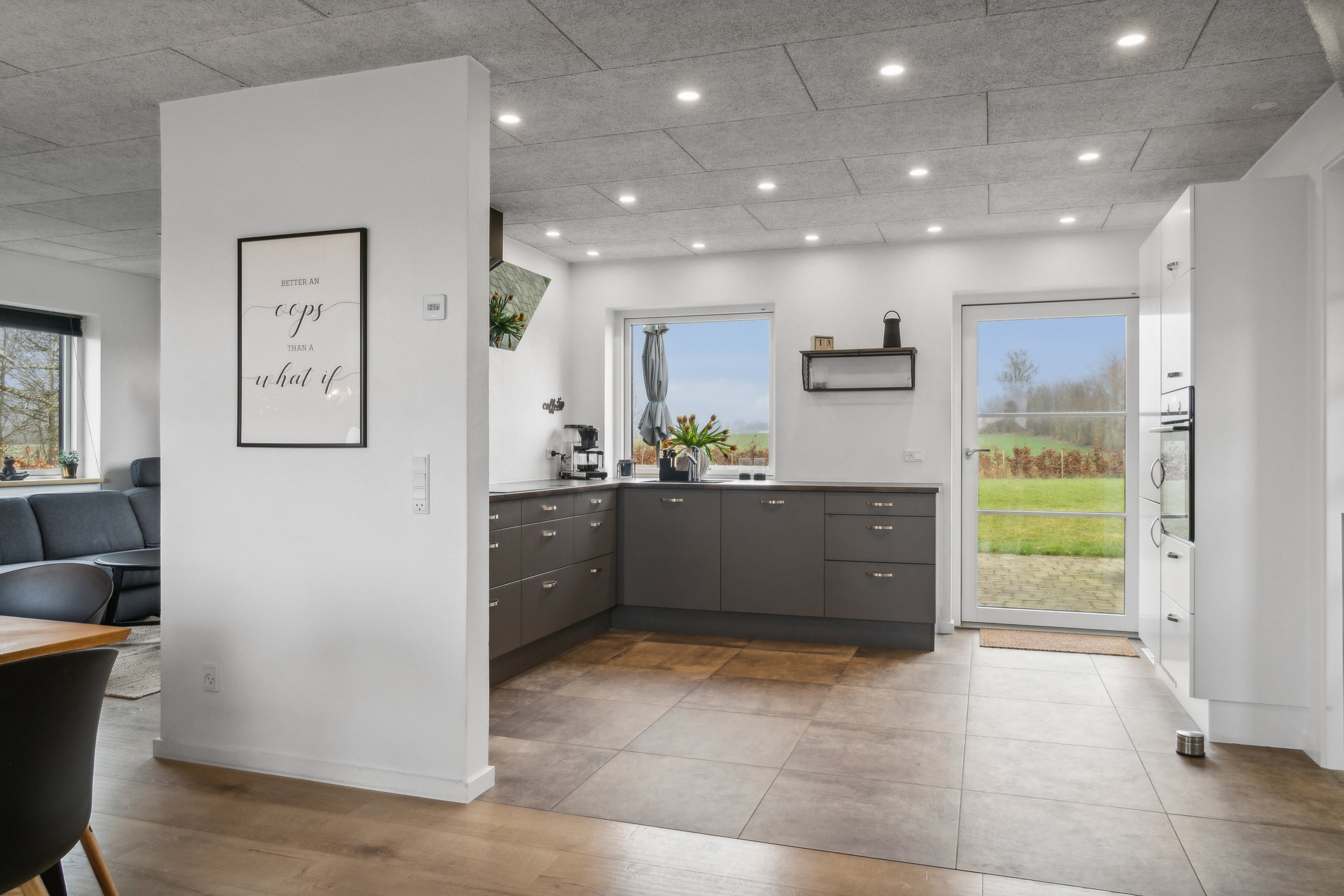 Fremhævet stue billede i fuldskærmstilstand. Billede af Kværndrup Vænge 8, 5772 Kværndrup