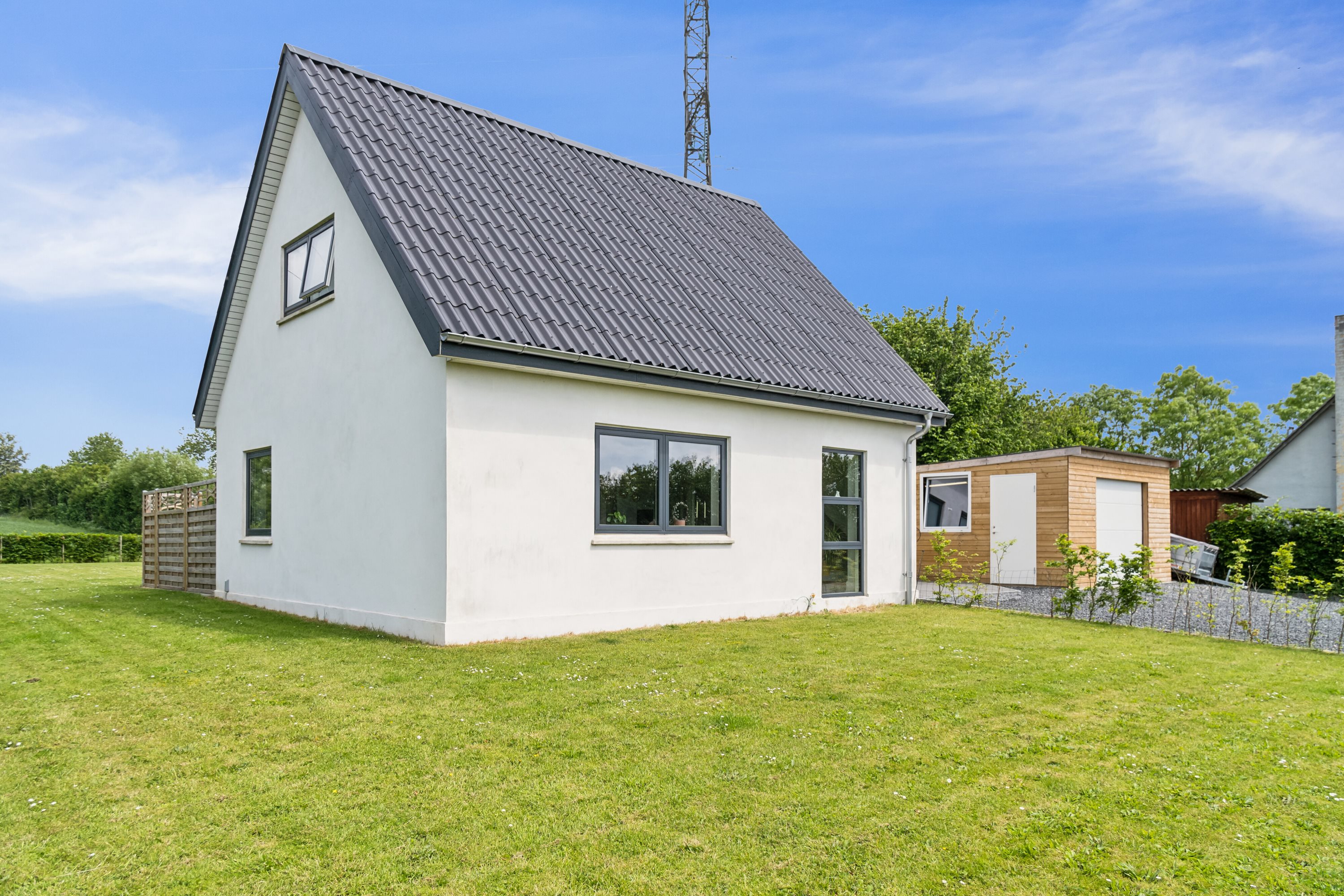 Fremhævet set fra haven billede i fuldskærmstilstand. Billede af Kværndrup Vænge 8, 5772 Kværndrup