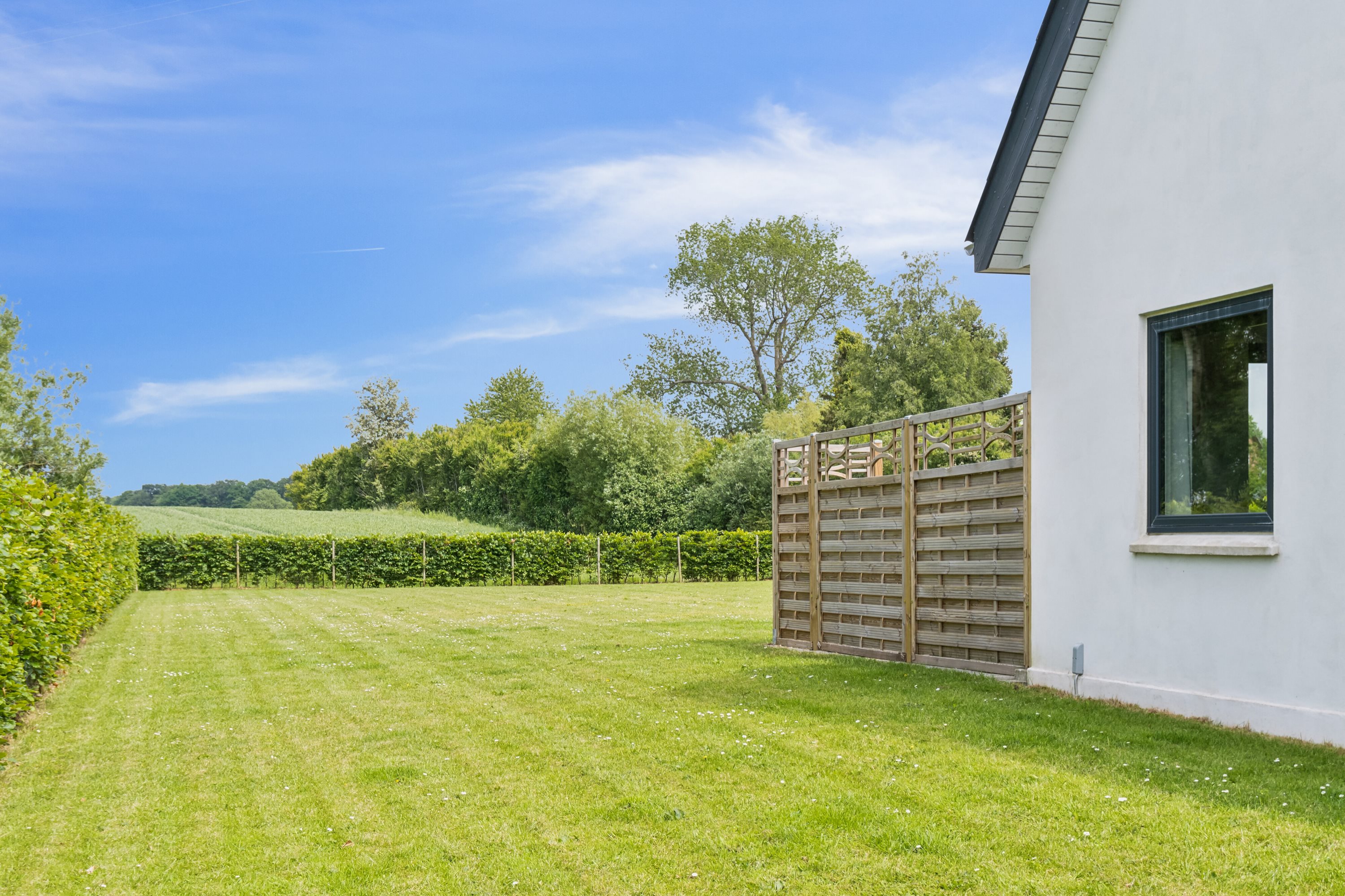 Fremhævet set fra haven billede i fuldskærmstilstand. Billede af Kværndrup Vænge 8, 5772 Kværndrup