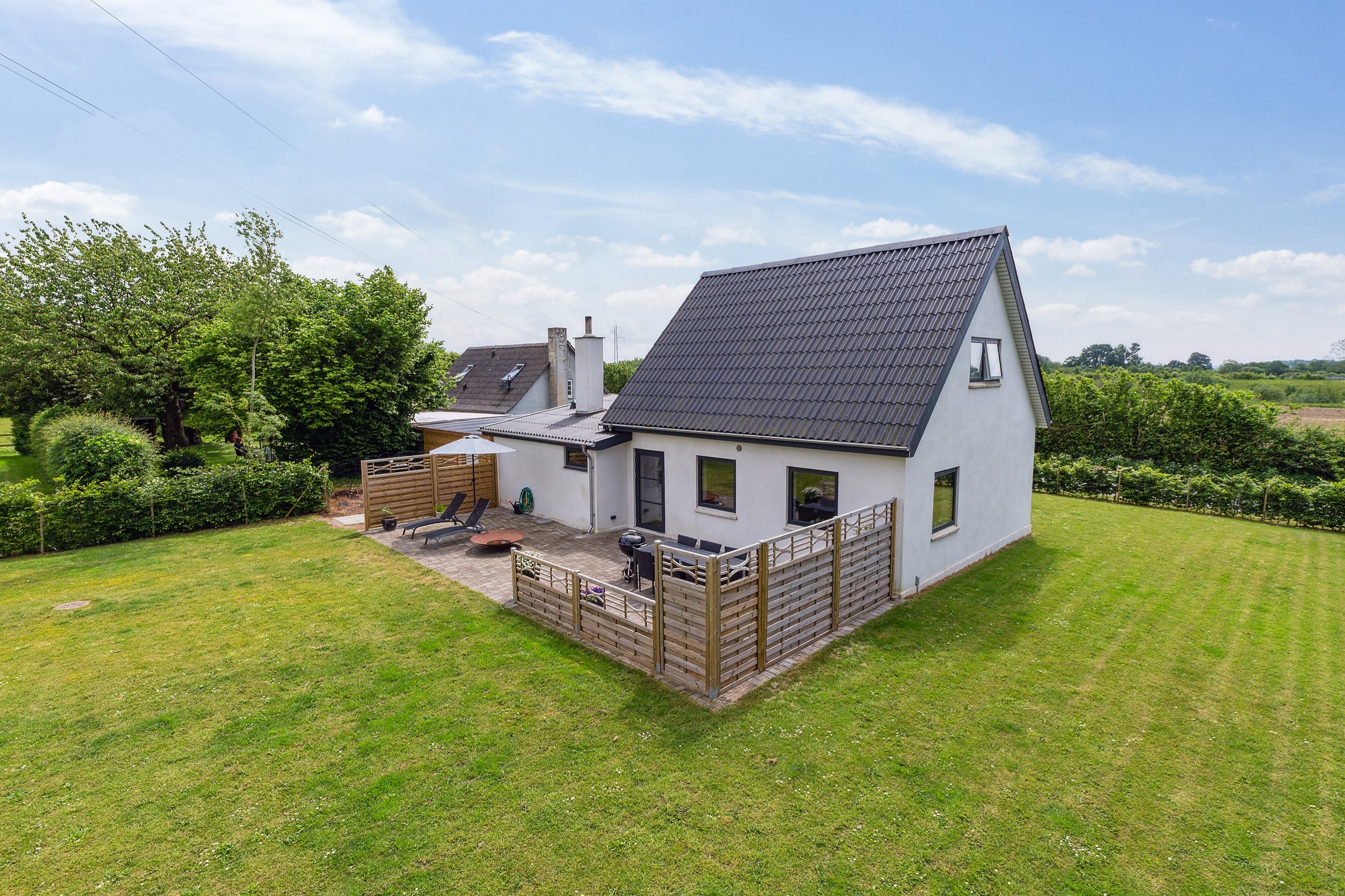 Fremhævet set fra haven billede i fuldskærmstilstand. Billede af Kværndrup Vænge 8, 5772 Kværndrup