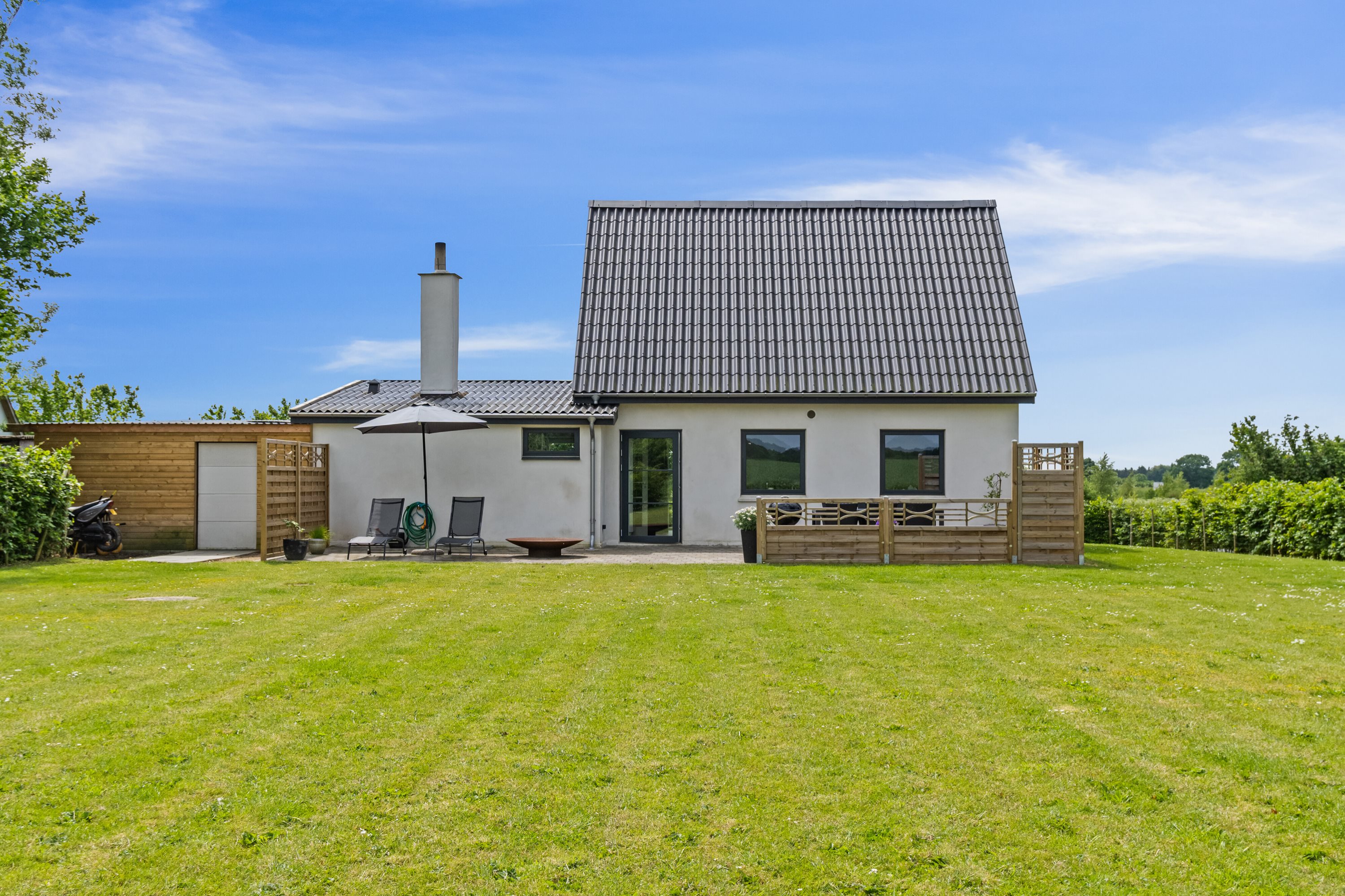 Miniaturebillede 1: set fra haven. Billede af Kværndrup Vænge 8, 5772 Kværndrup